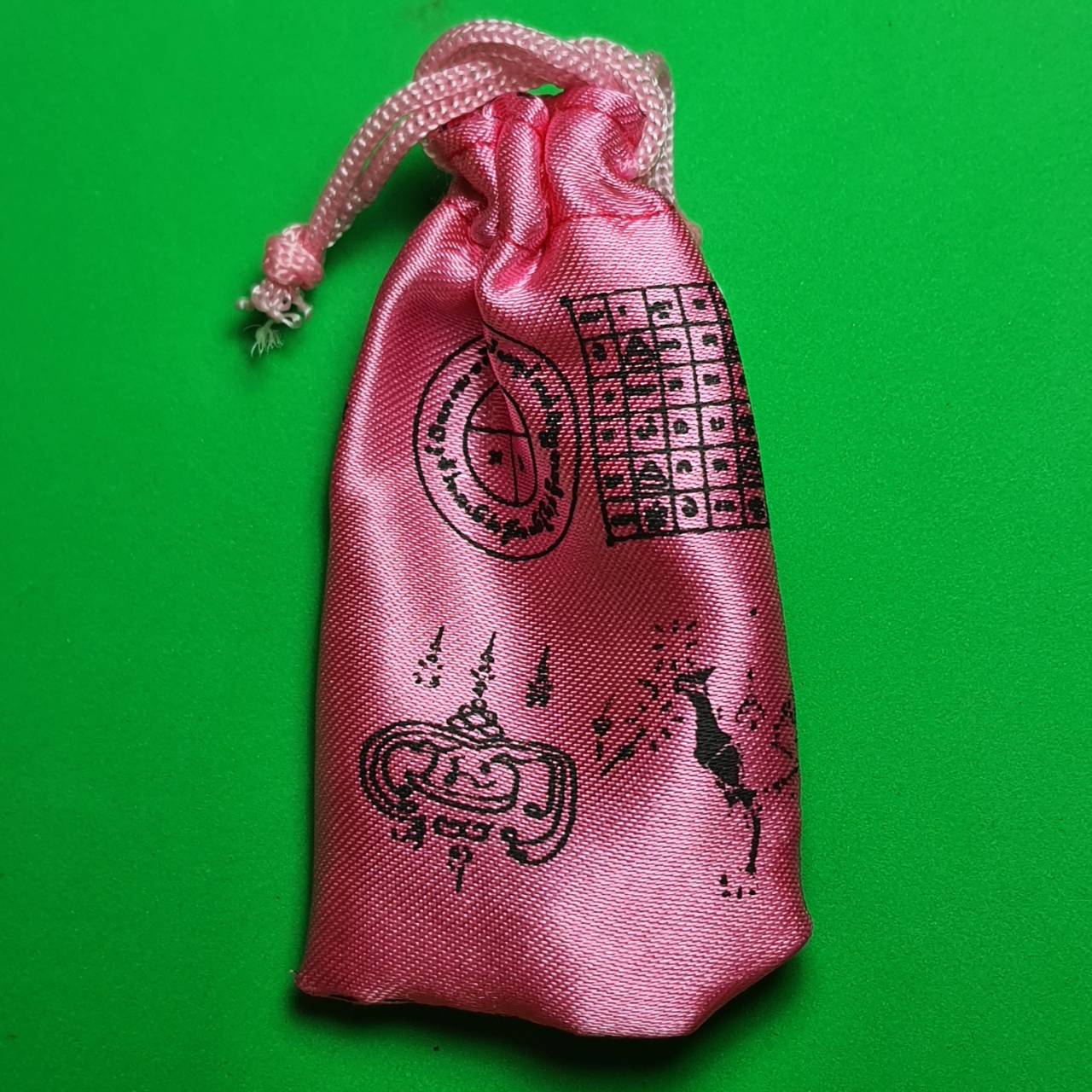 ของเสน่ห์ ถุงมหาเสน่ห์ ใส่ตะกรุด108รวมว่าน นางกวักเลี่ยมกรอบห้อยคอ ของแท้ ค้าขายดี