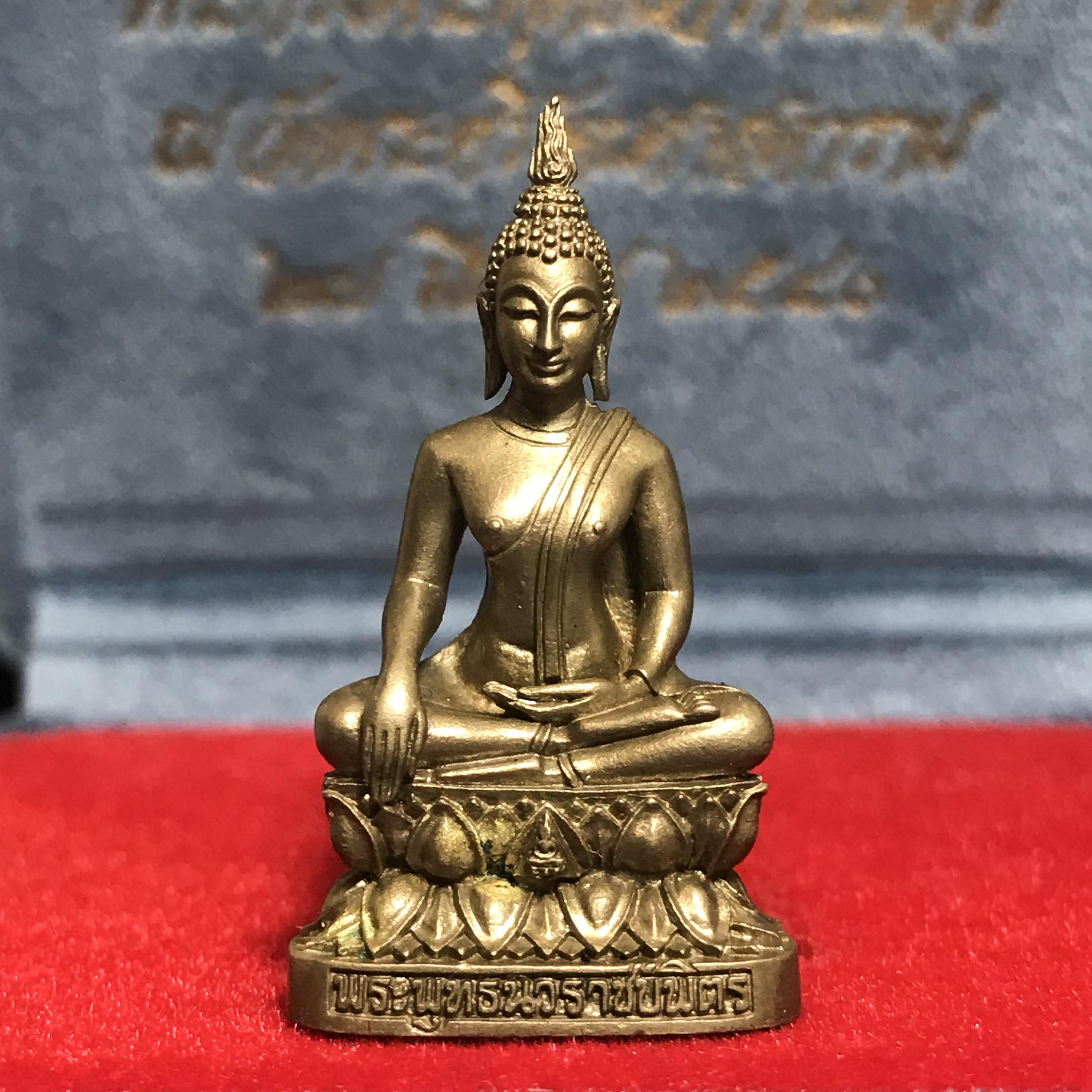 พระกริ่งพระพุทธนวราชบพิตร ครองสิริราชสมบัติครบ 50 ปี พ.ศ.2540 เนื้อทอง93 ชุดพระราชทาน(หายาก)