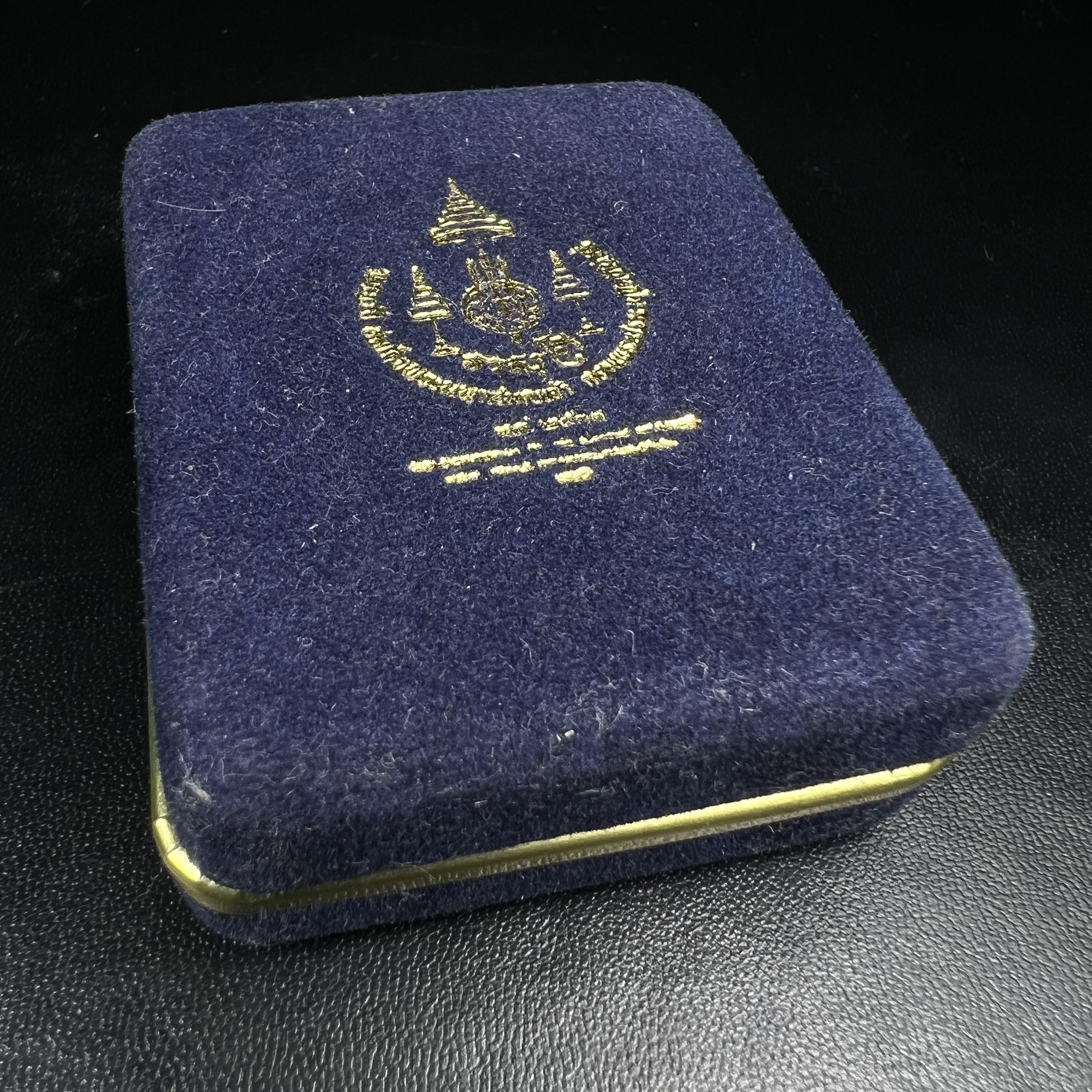 พระกริ่งปรมานุชิตชิโนรส วัดพระเชตุพนวิมลมังคลาราม(วัดโพธิ์) ปี2533 เนื้อเงิน ( ในหลวงรัชกาลที่9เสด็จเททอง)พิธีใหญ่ งดงามด้วยพุทธศิลป์เปี่ยมด้วยพุทธคุณ อีกหนึ่งรุ่นที่แนะนำสะสมบูชา