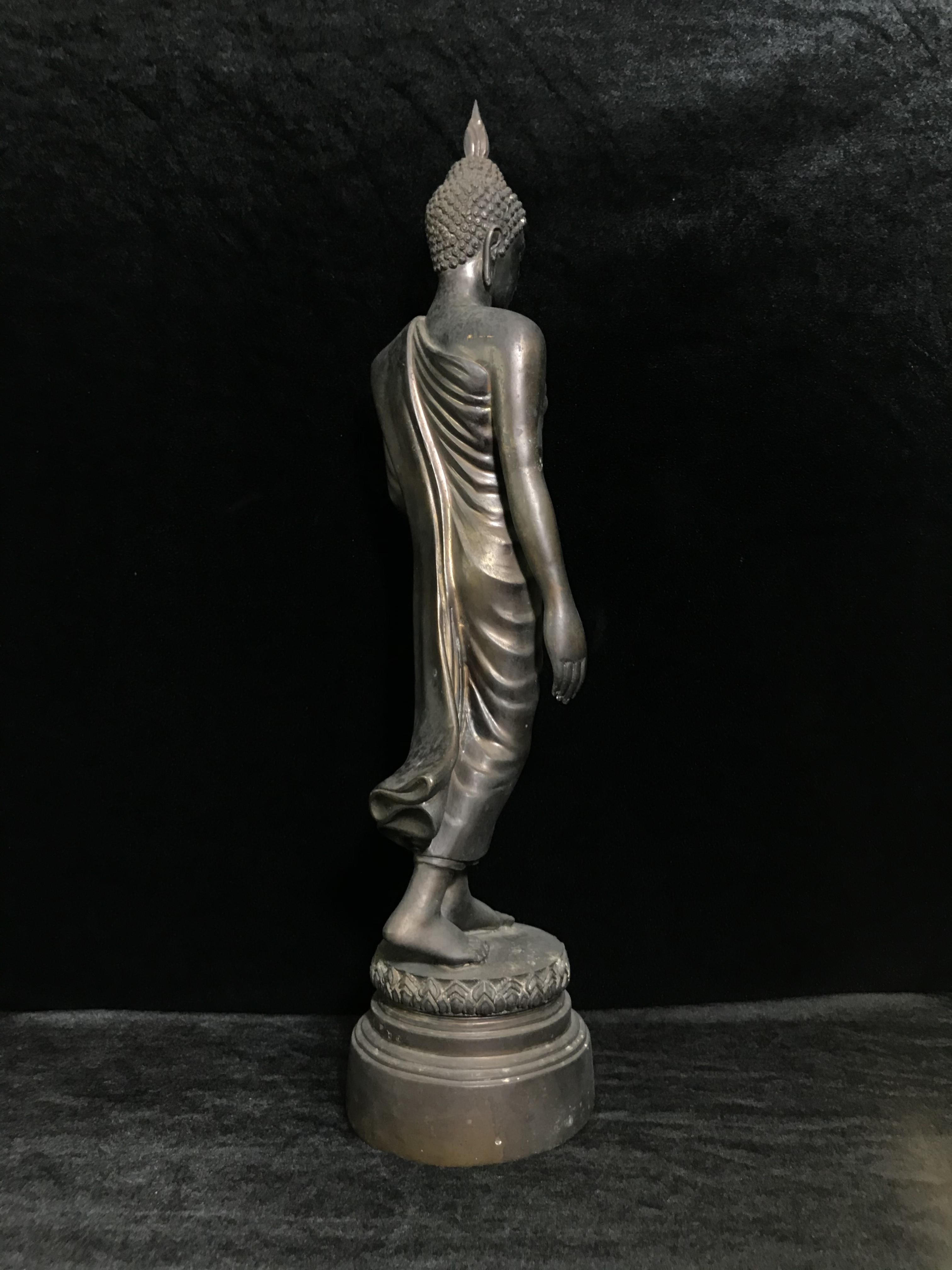 พระบูชา 25พุทธศตวรรษ พระศรีศากยะทศพลญาณ ประธานพุทธมณฑลสุทรรศน์ ปี 2530 ตราสัญลักษณ์ ในมหาวาระพระชนมพรรษา ครบ 5 รอบ 60 พรรษา เมื่อ 5 ธันวาคม พ.ศ. 2530 หมายเลข (๑๕)๓๖๕ ขนาดความสูง 15 นิ้ว รวมฐานสูง 18 นิ้ว(นิยมหายาก)