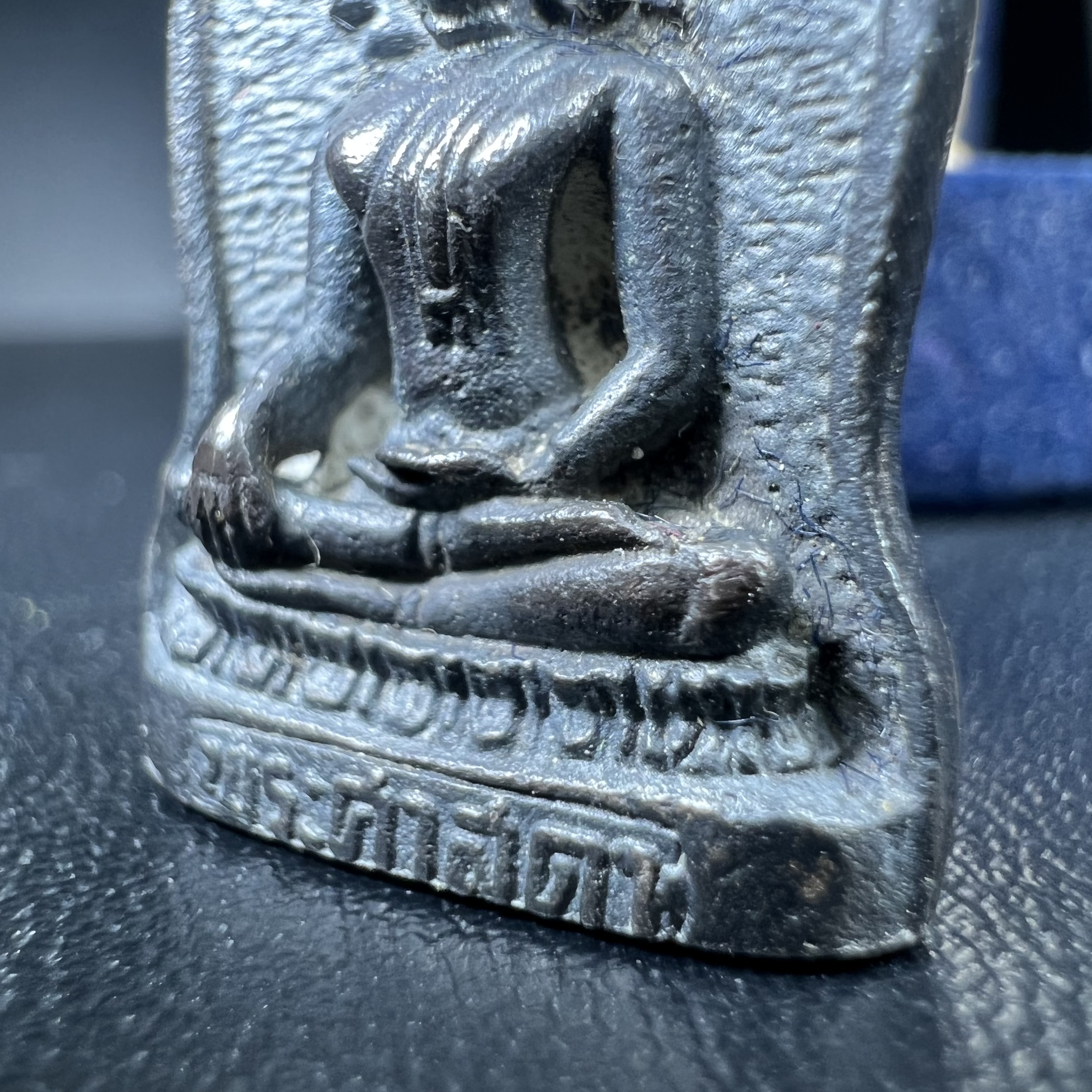 พระศาสดาใบเสมา ภปร. วัดบวรนิเวศวิหาร ปี2532 จัดสร้างในโอกาสสองทศวรรษรามาธิบดี เพื่อศูนย์การแพทย์สิริกิติ์ เนื้อเงิน(ผิวเดิมกลับดำสวยงามเข้มขลัง)พร้อมกล่องบรรจุเดิม