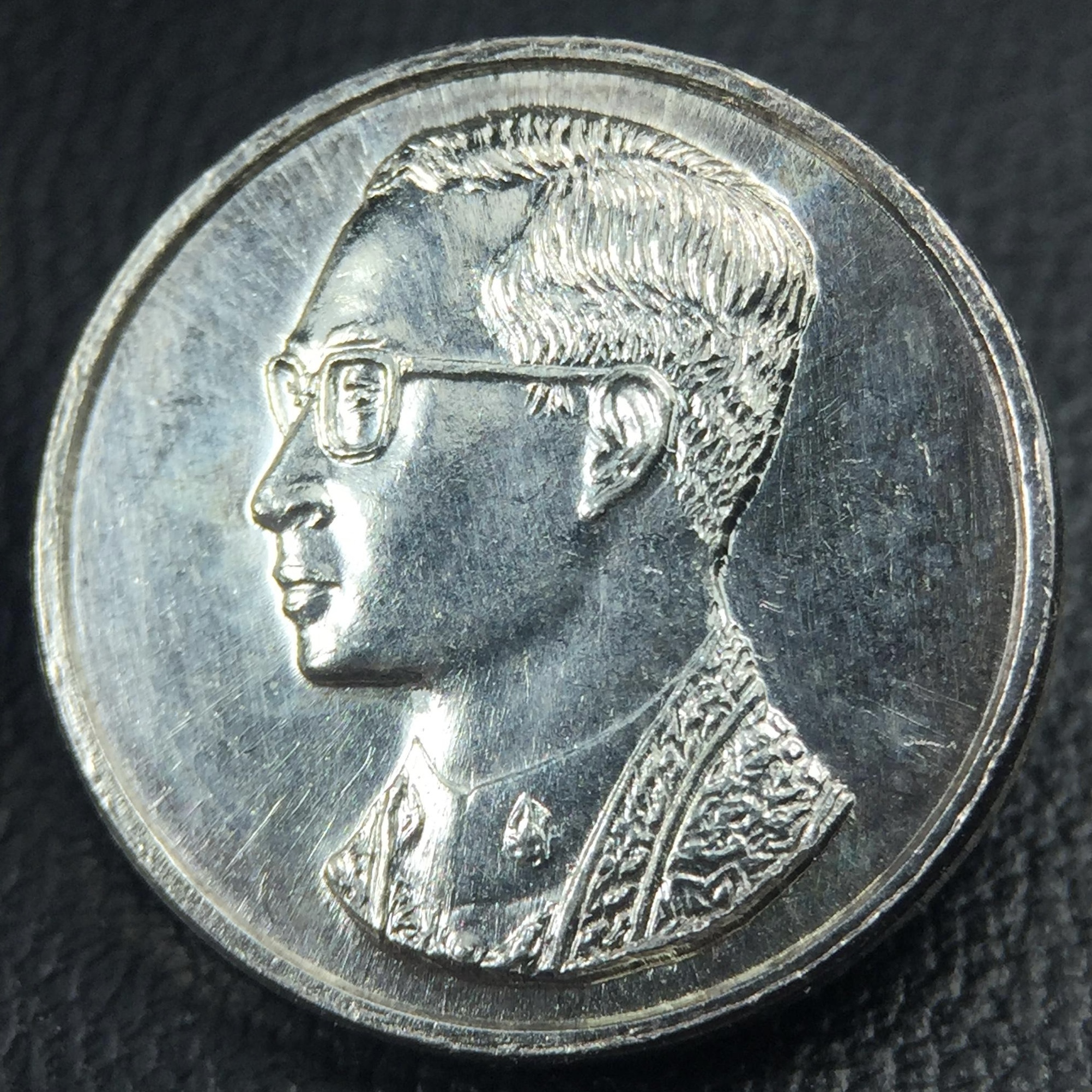 เหรียญพระบรมรูปคุ้มเกล้า รพ.ภูมิพล ปี2522 เนื้อเงิน พิมพ์เล็ก(พบเจอน้อยหายาก) คัดสภาพสวยเดิม(ในหลวงรัชกาลที่9 ทรงจุดไฟพระฤกษ์และเททอง พิธีใหญ่)ยอดนิยมหายาก