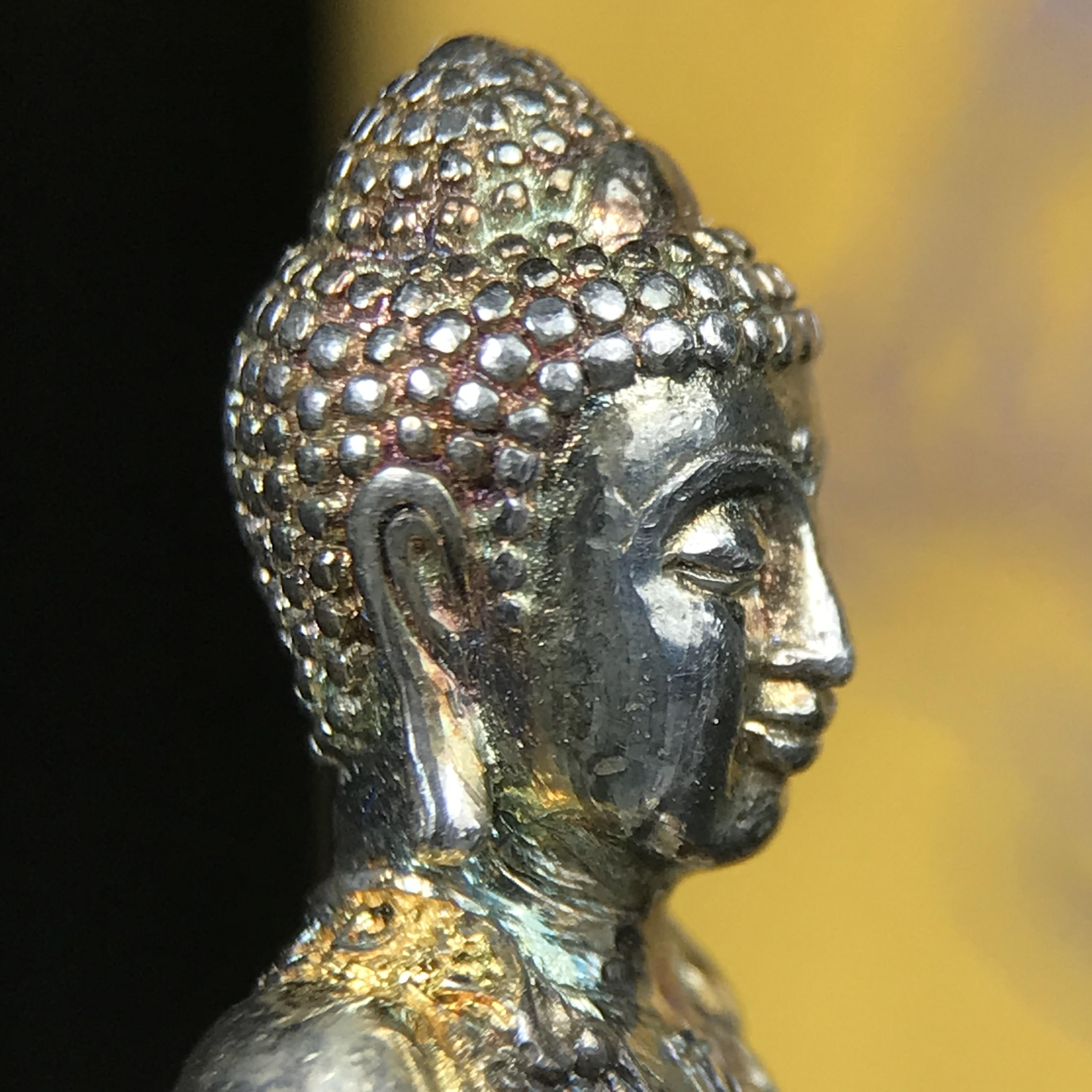 พระกริ่งจีน "ต้าเยิ่นถะ" ชุดกาญจนาภิเษกครองราชย์ 50 ปี วัดบวรนิเวศวิหาร ปี 2538 เนื้อเงินสามกษัตริย์ 99.99% สูง 3.8 ซม. (สภาพผิวสวยเดิมติดรุ้งๆ พิธีใหญ่ พุทธศิลป์งดงาม) สภาพสวยเดิมพร้อมกล่องบรรจุเดิม ***ตอกโค๊ดหมายเลข ๖๒๖๒***