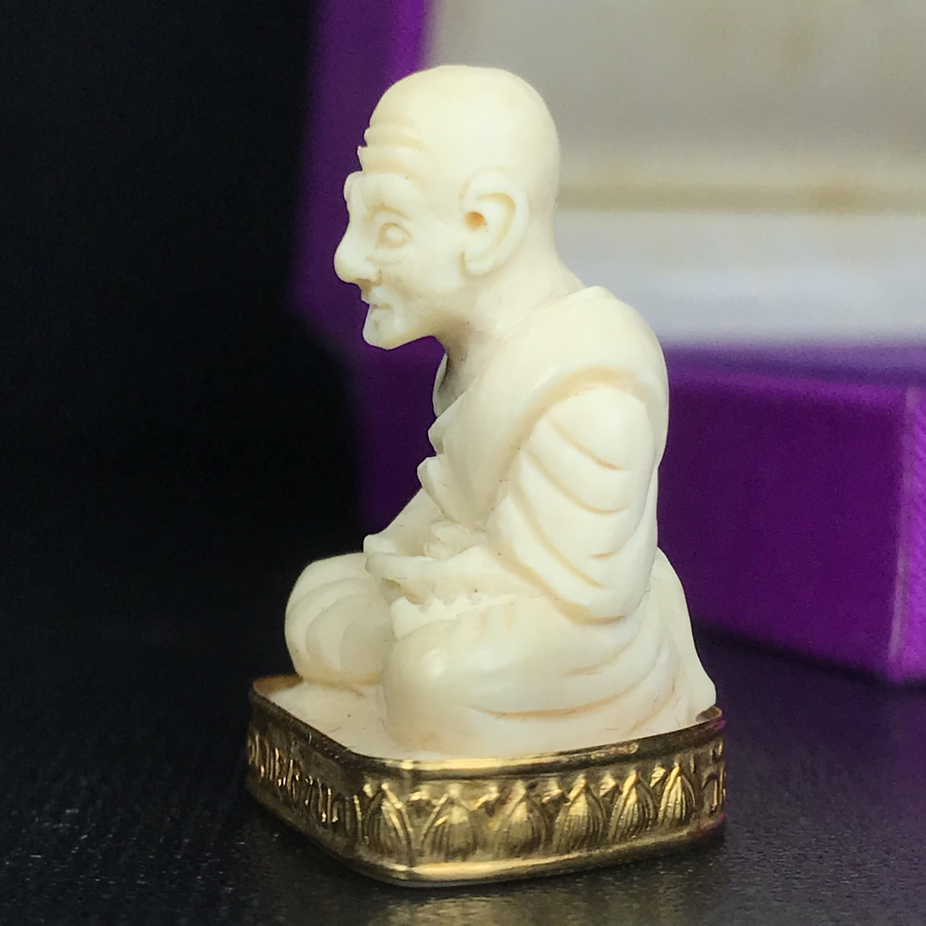 สมเด็จหลวงปู่ทวด รุ่นคชสารหมื่นปี (ศิลปาชีพ) วัดช้างให้ ปี2541(พิมพ์ลอยองค์ฐานทองคำโค๊ตทองคำ)