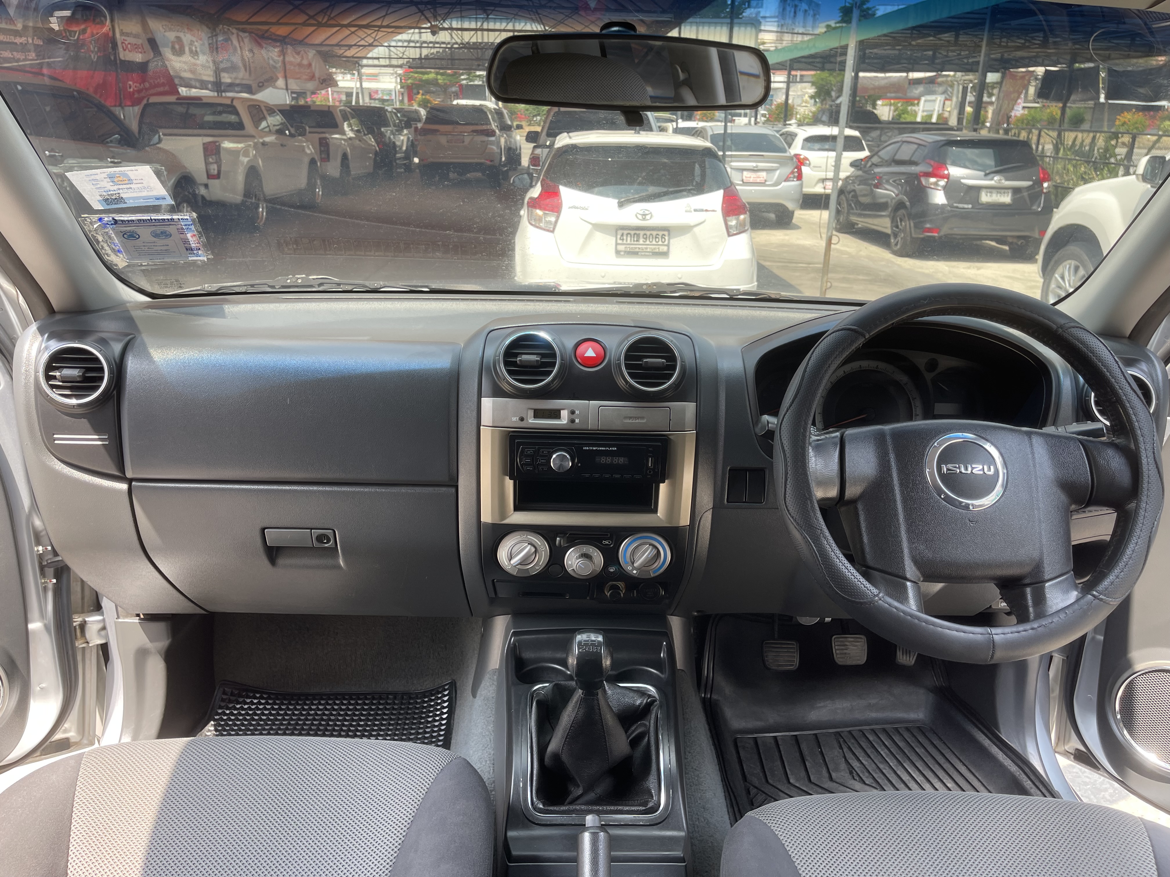 Isuzu Dmax Cab Hilander 2.5 Abs 2011 เงิน