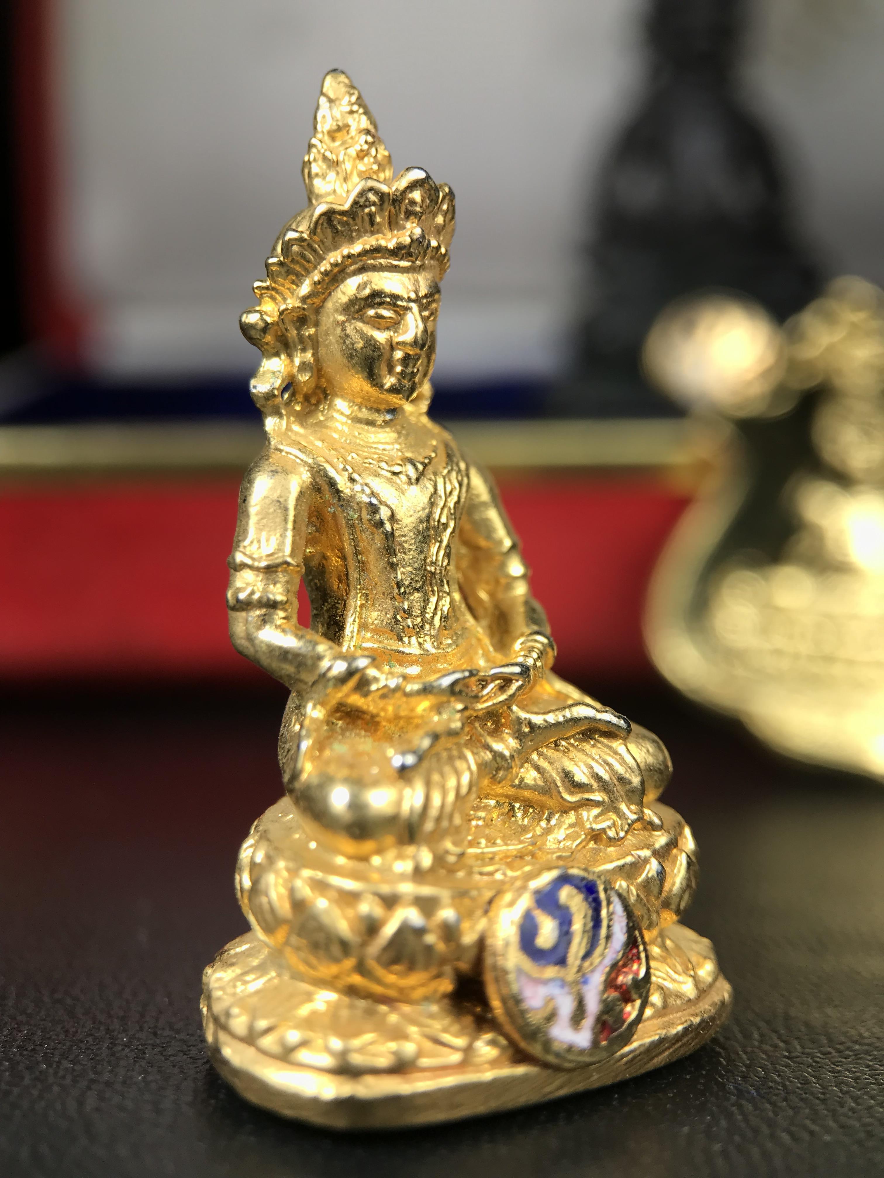 พระไวโรจนะพุทธ(กริ่งธิเบต ภปร.) ท่านเจ้าคุณโพธิ์แจ้ง วัดมังกรกมลาวาส(เล่งเน่ยยี่) ปี 2515(รุ่นแรก) ชุดพิเศษกรรมการ พิธีใหญ่ฉลอง ๑๐๐ปี วัดมังกรกมลาวาส (ในหลวงรัชกาลที่ ๙ ทรงเสด็จเททอง ) หลวงปู่โต๊ะ วัดประดู่ฉิมพลีเมตตาอธิษฐานจิตปลุกเสก (หายากมาก)