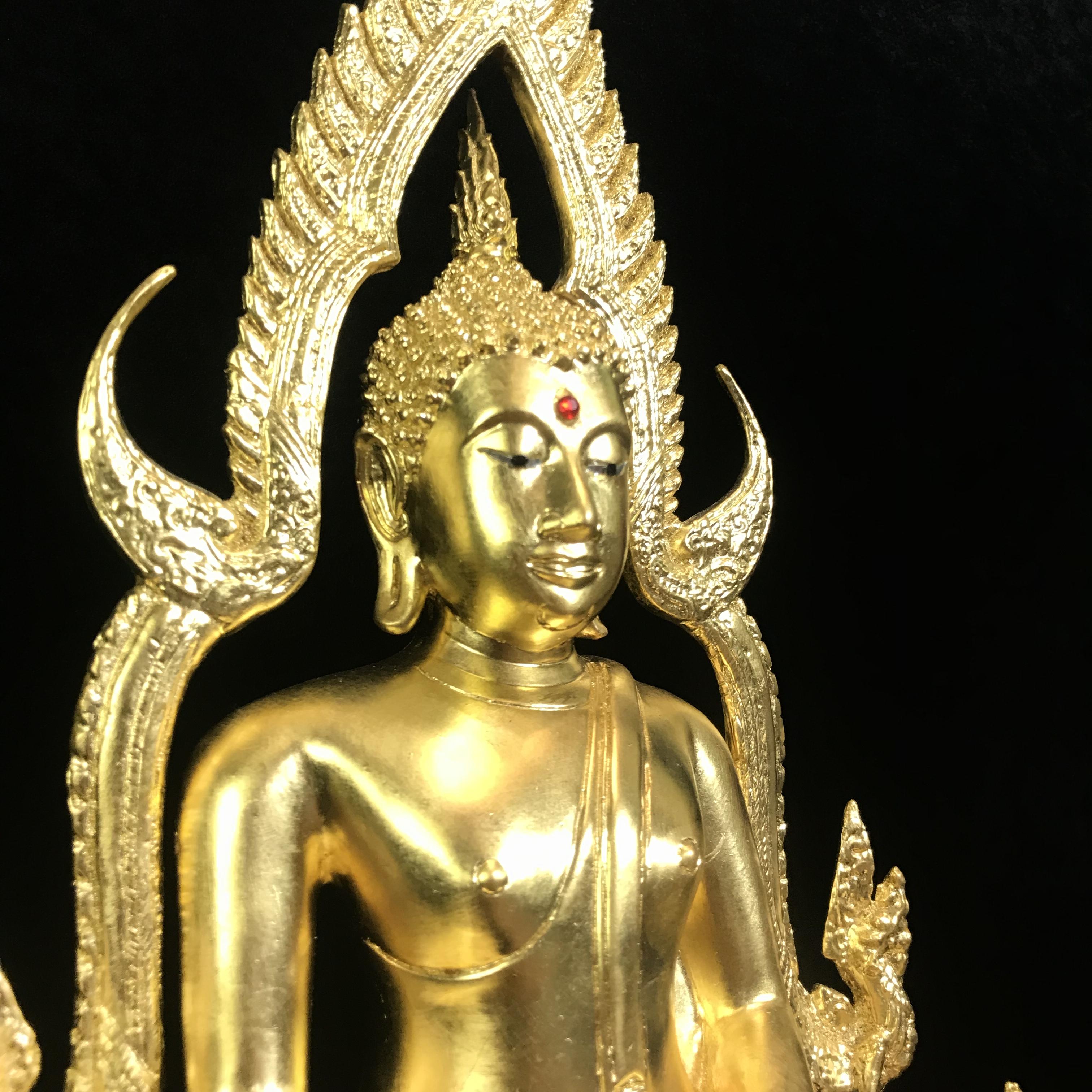 พระพุทธชินราช ญสส. วัดพระศรีมหาธาตุ จ.พิษณุโลก ปี2543 ขนาดหน้าตัก 7นิ้ว ลงรักปิดทองฐานประดับกระจก พิธีใหญ่ รุ่นแรกและรุ่นเดียวที่ หลวงปู่หมุน ฐิตสีโล วัดบ้านจาน มาร่วมปลุกเสก(1 ใน 999องค์)