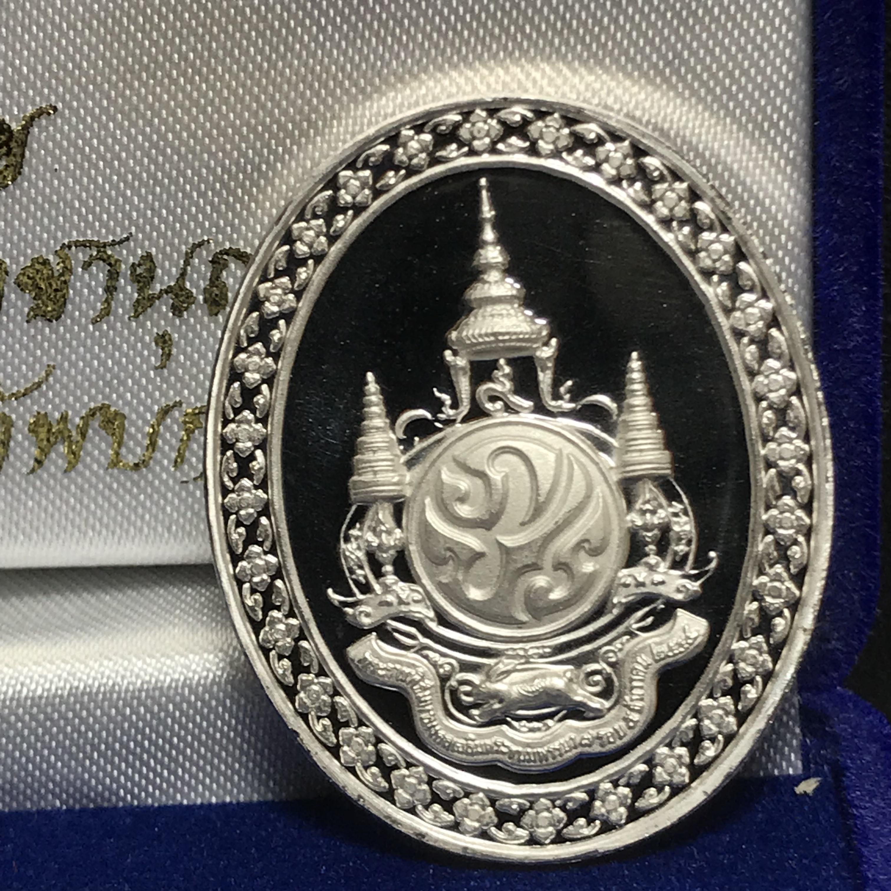 เหรียญพระพุทธเมตตาเสนานาถ ภปร. 84พรรษา ในหลวงรัชกาลที่9 เนื้อเงิน โดยพระบรมราชานุญาต กองทัพบกจัดสร้าง ปี2556