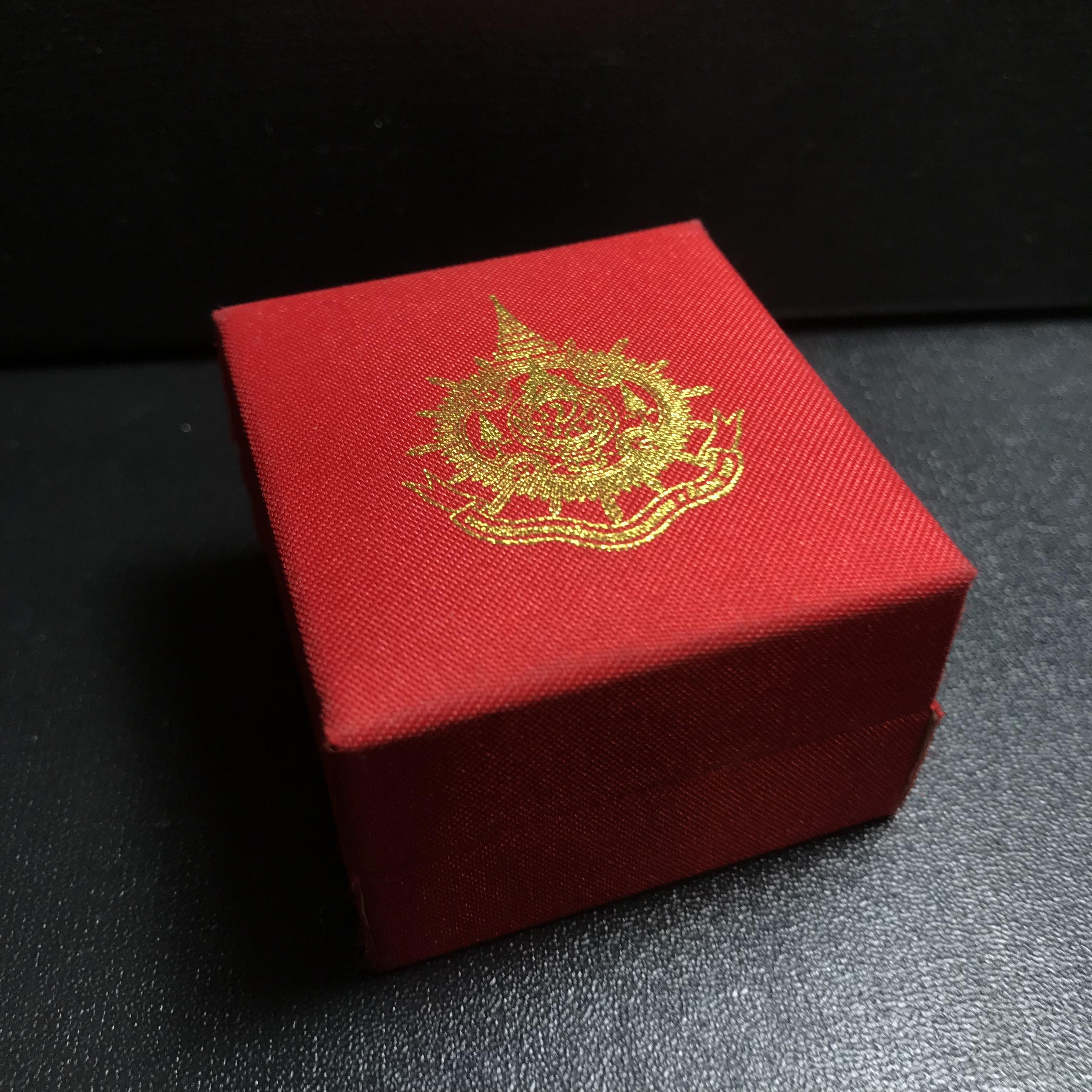 พระกริ่งไพรีพินาศ เฉลิมพระเกียรติ พระบาทสมเด็จพระเจ้าอยู่หัวรัชกาลที่9 พระชนมพรรษา 6 รอบ ปี2542เนื้อนวโลหะผสมทองคำ(บรรจุเหล็กไหล)ดีนอก-ดีใน