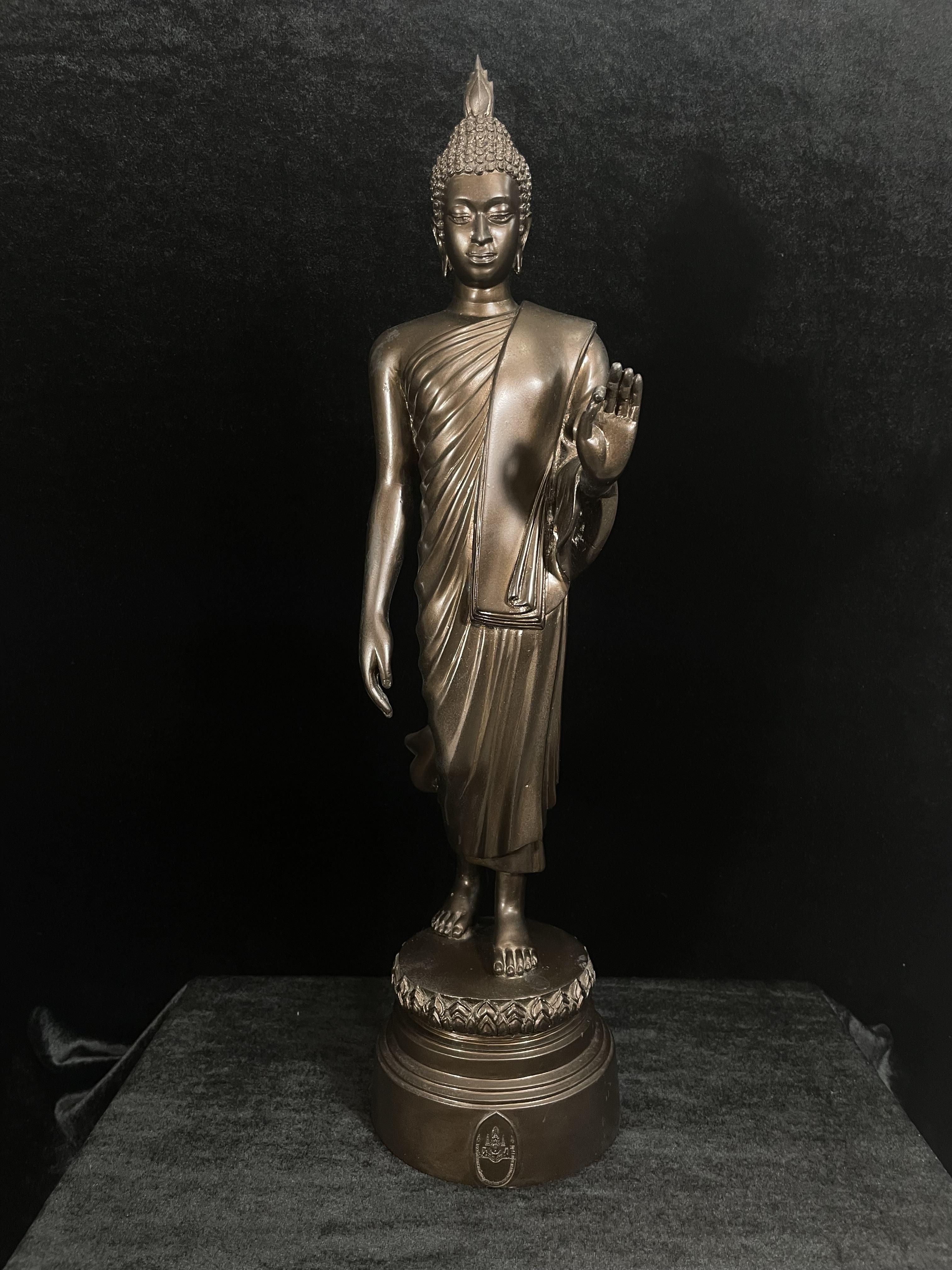 พระบูชา 25พุทธศตวรรษ พระศรีศากยะทศพลญาณ ประธานพุทธมณฑลสุทรรศน์ ปี2530 ตราสัญลักษณ์ ในมหาวาระพระชนมพรรษา ครบ 5 รอบ 60 พรรษา เมื่อ 5 ธันวาคม ปี 2530 หมายเลข (๑๕)๔๐๕ (เลขสวยผลรวมได้ 9 เจริญก้าวหน้าในทุกๆด้าน) ขนาดความสูง 15 นิ้ว รวมฐานสูง 18 นิ้ว(นิยมหายาก)