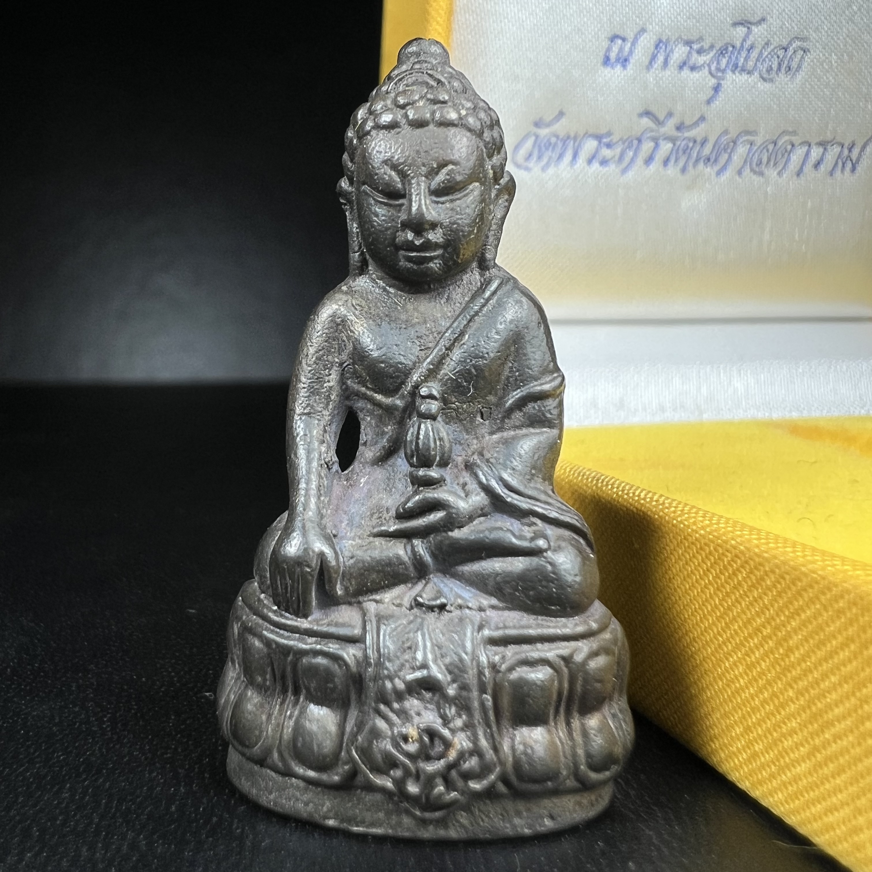 พระกริ่ง ภปร รุ่นสร้างหอพระมหาวิทยาลัยธรรมศาสตร์ ปี2542 เนื้อนวโลหะ มหาพิธี 3วาระอันยิ่งใหญ่(1ใน5000องค์)