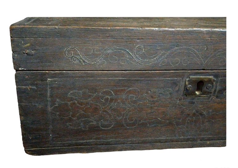 กล่องไม้เก่าตอกลายด้วยเส้นทองเหลือง-BPT2745-