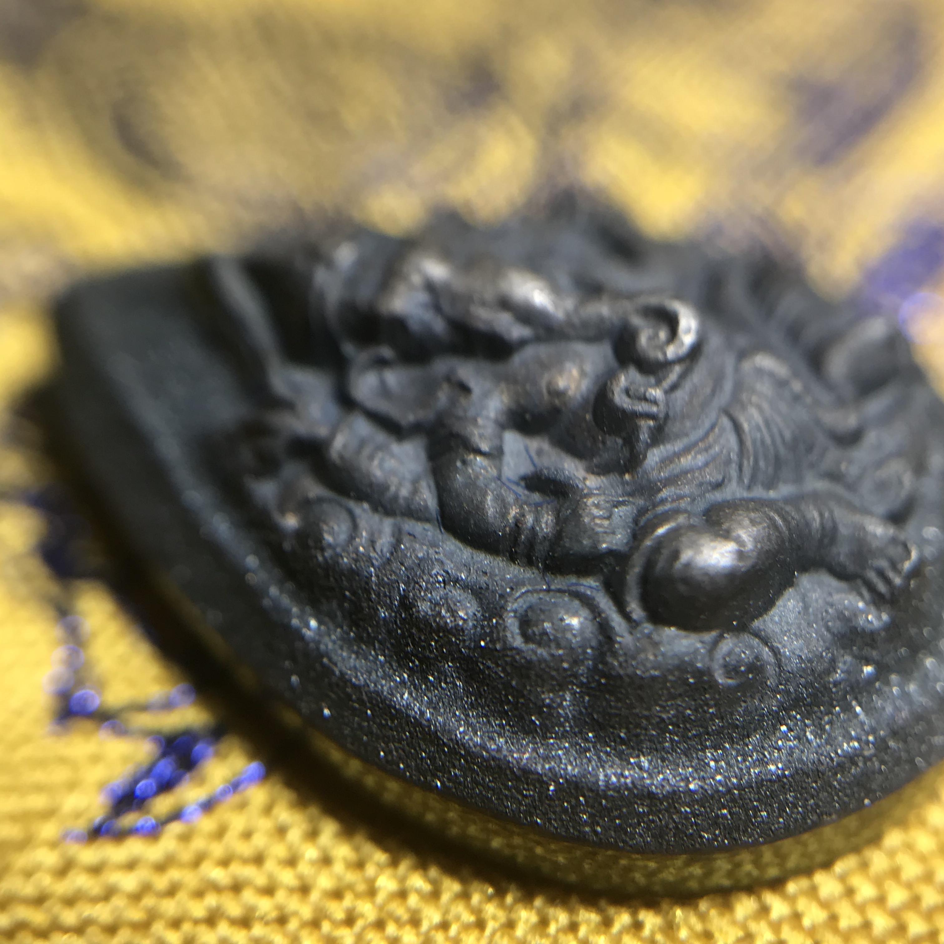 เหรียญพระพิฆเนศวร ญสส. ชุดกาญจนาภิเษกครองราชย์ 50 ปี พุทธศักราช 2538 พิมพ์เล็ก(1.9 ซม.) เนื้อเงินผิวเดิมกลับดำเข้มขลังงดงามธรรมชาติ สภาพสวยเดิมพร้อมกล่องบรรจุเดิม ตอกโค๊ดหมายเลขกำกับ(1ใน1000องค์)