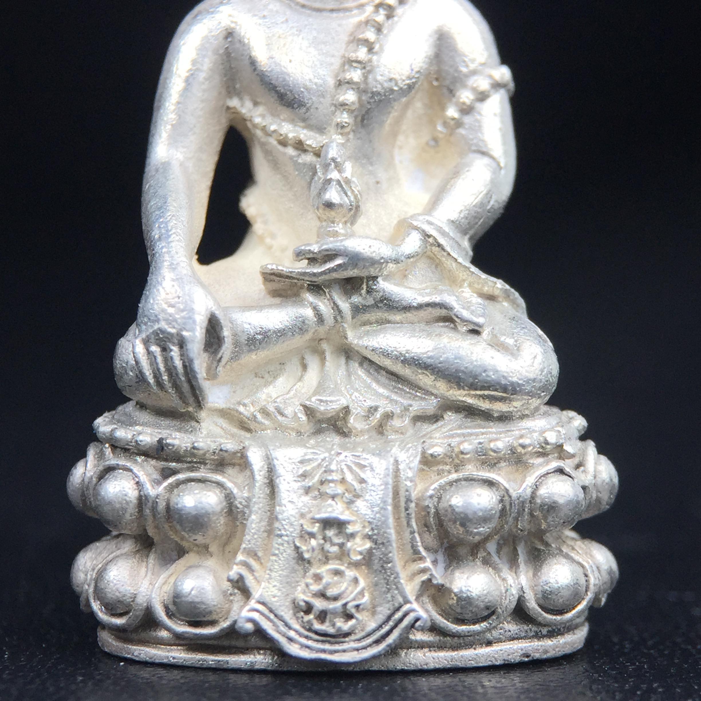 พระกริ่งศิรากาศ ภปร.(พระกริ่งคุ้มเกล้า)วัตถุมงคล"คุ้มเกล้าฯ" มูลนิธิ “คุ้มเกล้า” ในพระบรมราชูปถัมภ์ จัดสร้าง โรงพยาบาลภูมิพล เนื้อเงิน(พิมพ์หน้าไทย)(สภาพผิวสวย)(รัชกาลที่9เสด็จเททอง)(พิธีใหญ่)(นิยม)