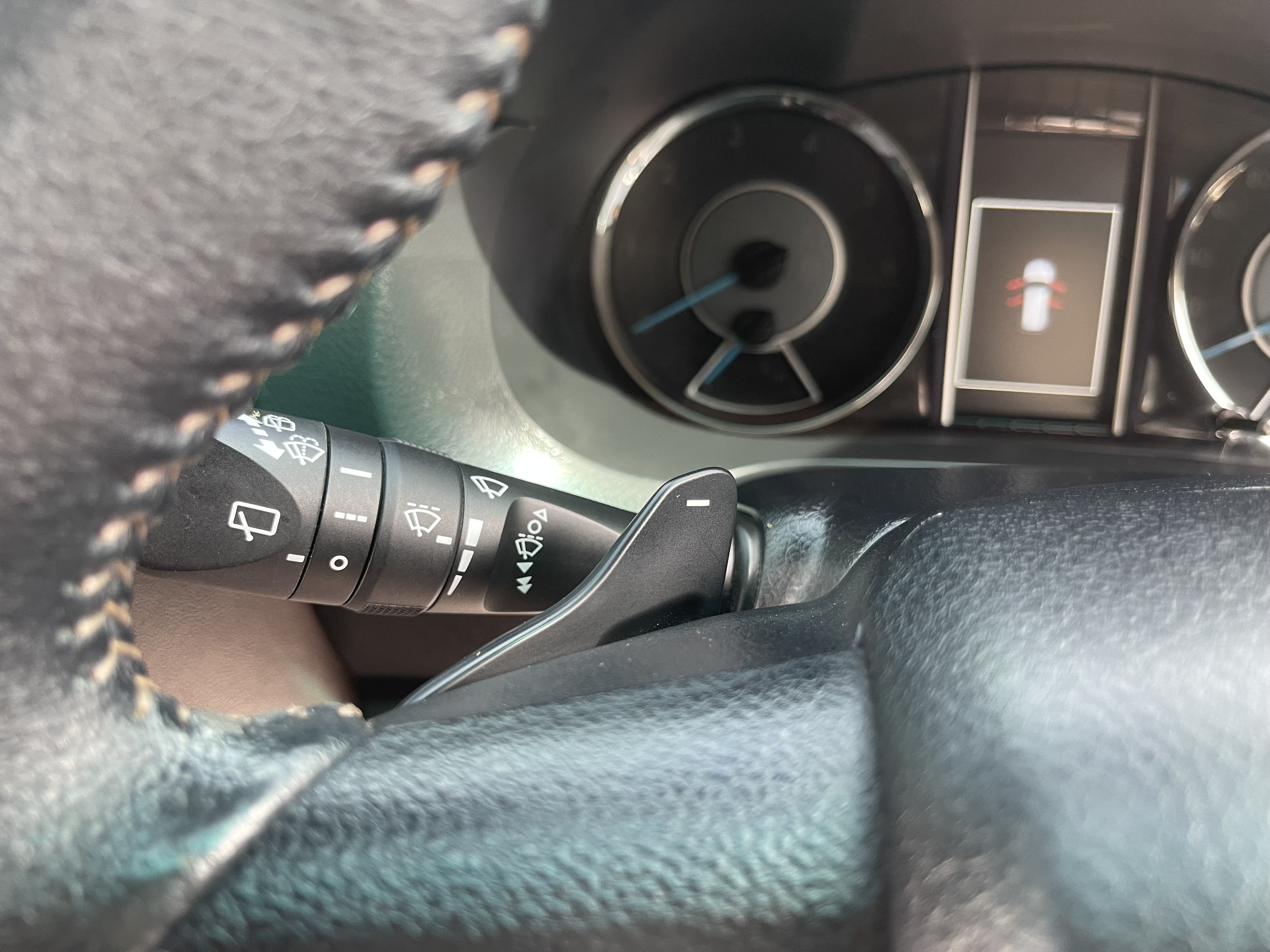 Toyota Fortuner 2.8 V 2WD At 2016 ขาวมุก