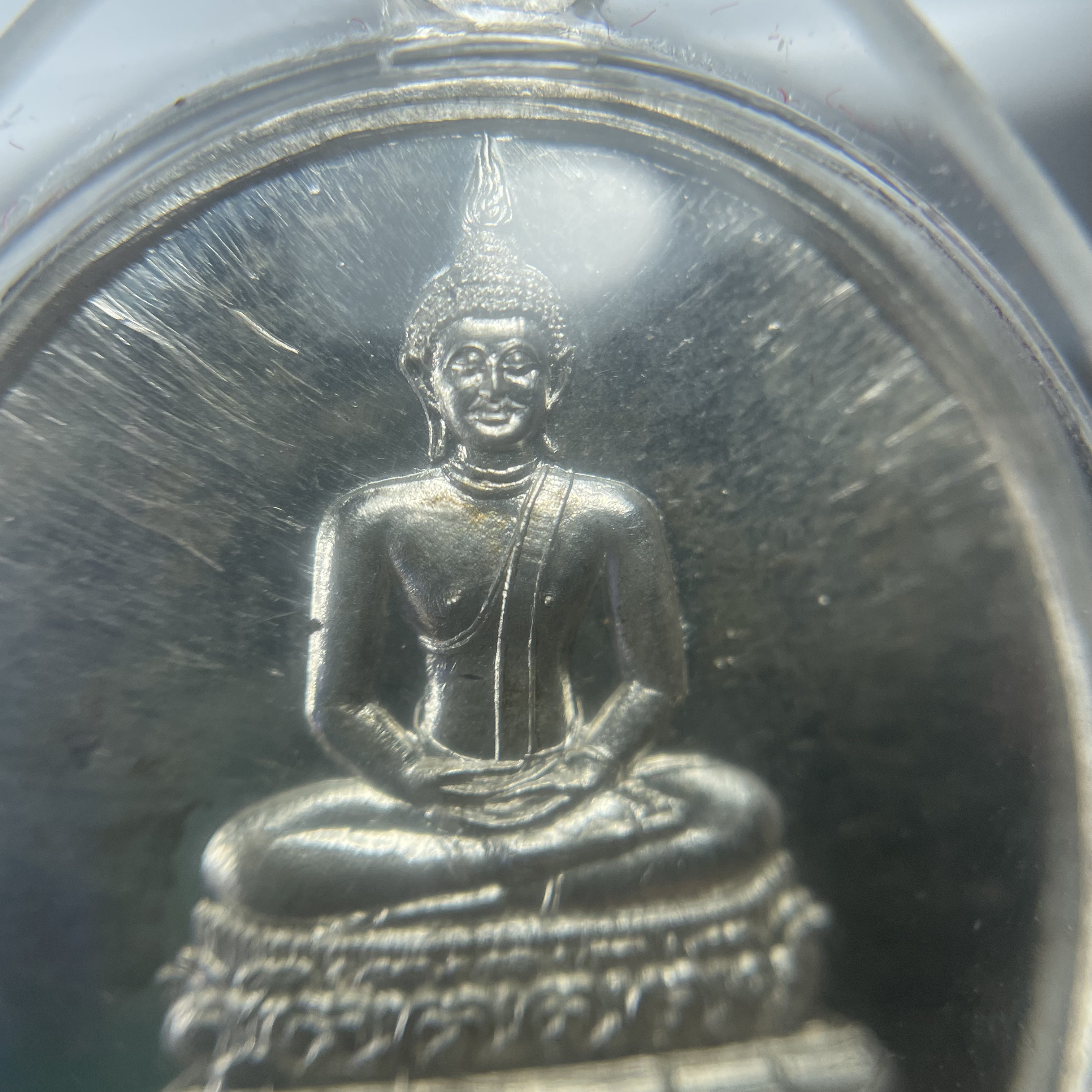 เหรียญพระพุทธสิหิงค์ ภปร. รุ่นมหาลัยธรรมศาสตร์ 60ปี พ.ศ.2537 พิมพ์ใหญ่+พิมพ์เล็ก เนื้อเงินผิวเดิม(ในหลวงรัชกาลที่9เสด็จในพิธี)(หลวงตามหาบัวร่วมปลุกเสก)