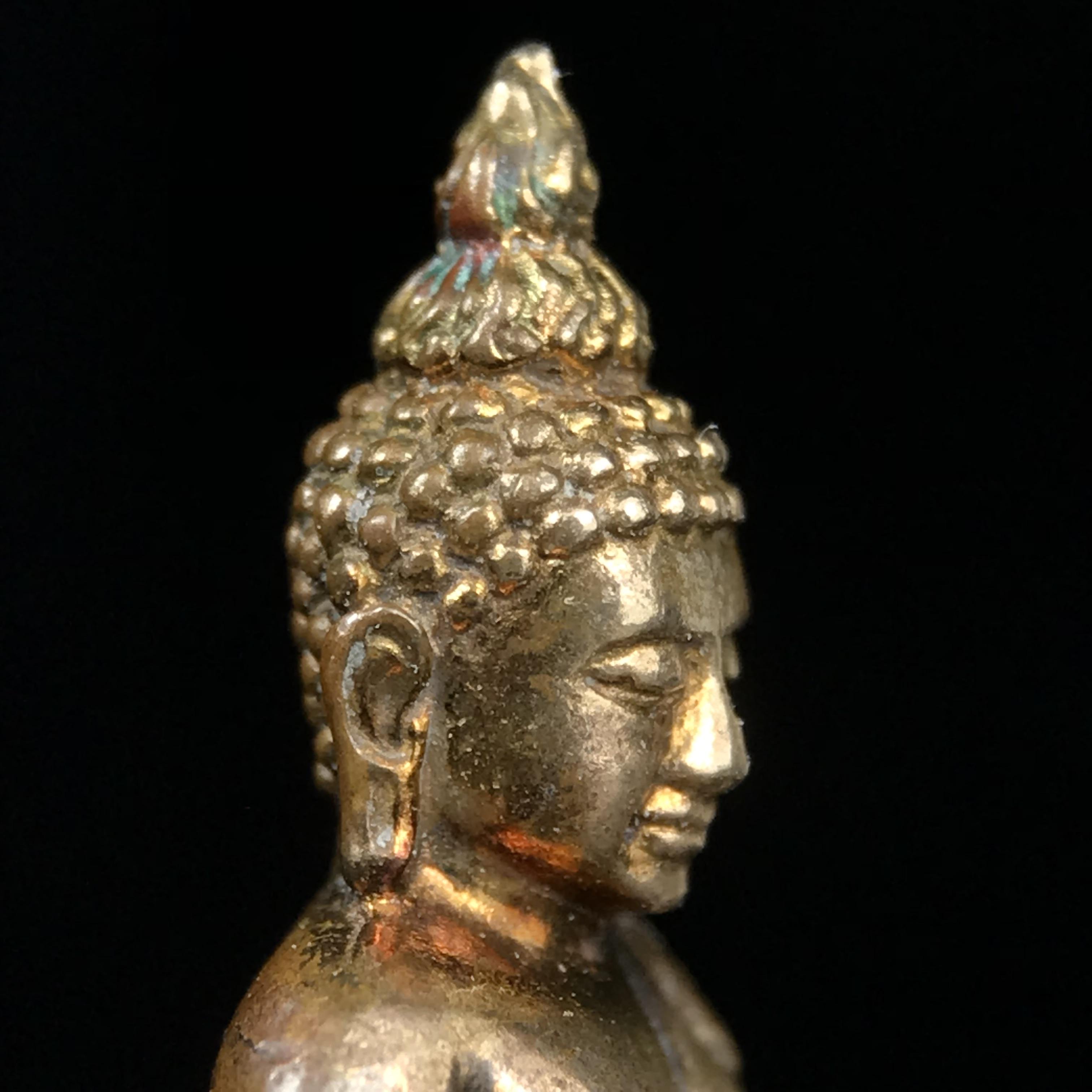 พระกริ่งไพรีพินาศ บรรจุเหล็กไหล ครั้งแรกและครั้งเดียวในประวัติศาสตร์ เฉลิมพระเกียรติ พระบาทสมเด็จพระเจ้าอยู่หัวรัชกาลที่9 พระชนมพรรษา 6 รอบ ปี2542 เนื้อสัมฤทธิ์(บรรจุเหล็กไหล)ดีนอก-ดีใน พิธีใหญ่ มวลสารเด่น(พิเศษกรรมการ ตอก 2 โค๊ต หมายเลข ๒๒๑๘)หายาก