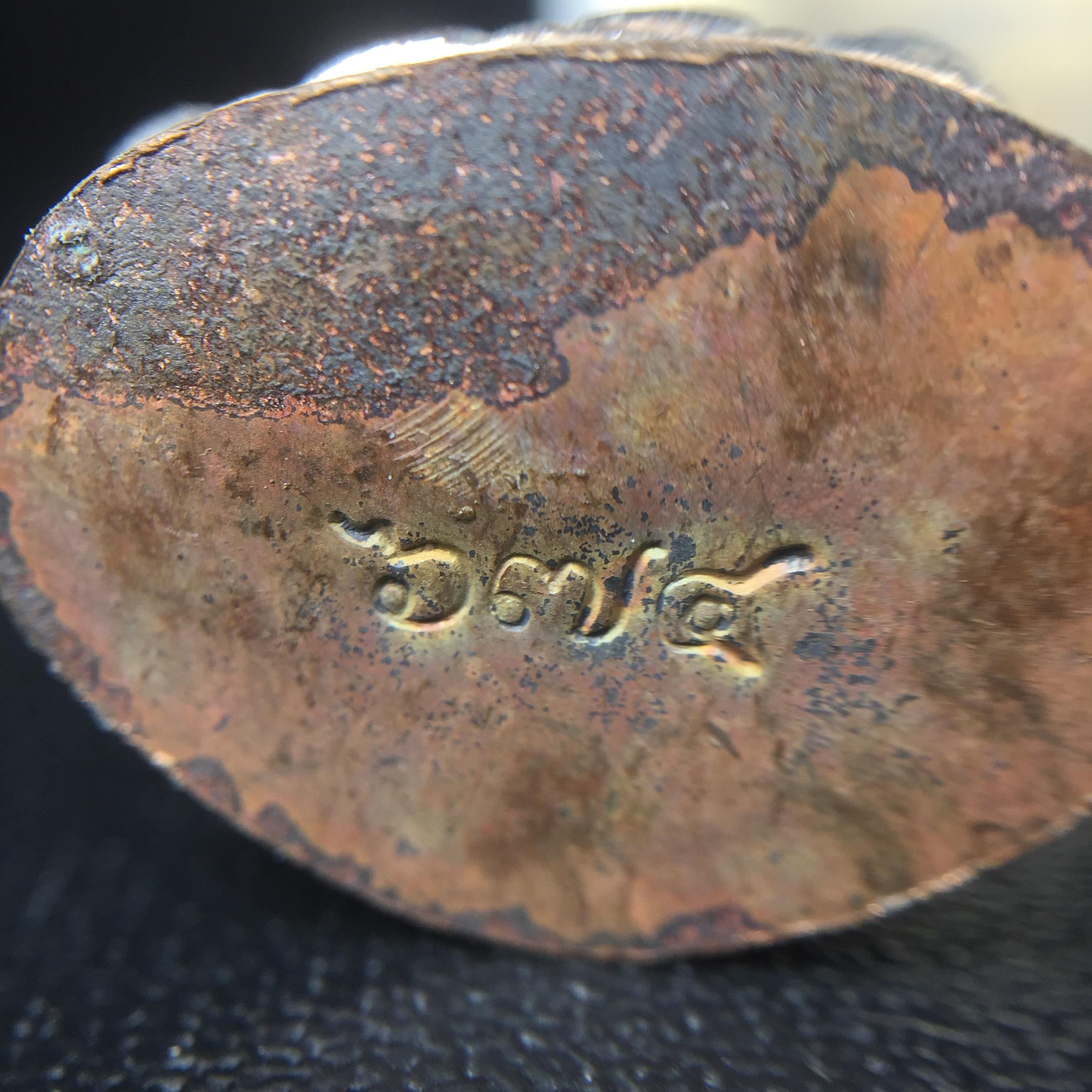 พระกริ่งชินบัญชรฉลองพระชันษา 100 ปี สมเด็จพระญาณสังวร วัดบวรนิเวศวิหาร ปี 2556 เนื้อนวโลหะผสมทองคำก้นทองแดง พิธีใหญ่ มวลสารเด่น นิยม(1 ใน 2556 องค์)