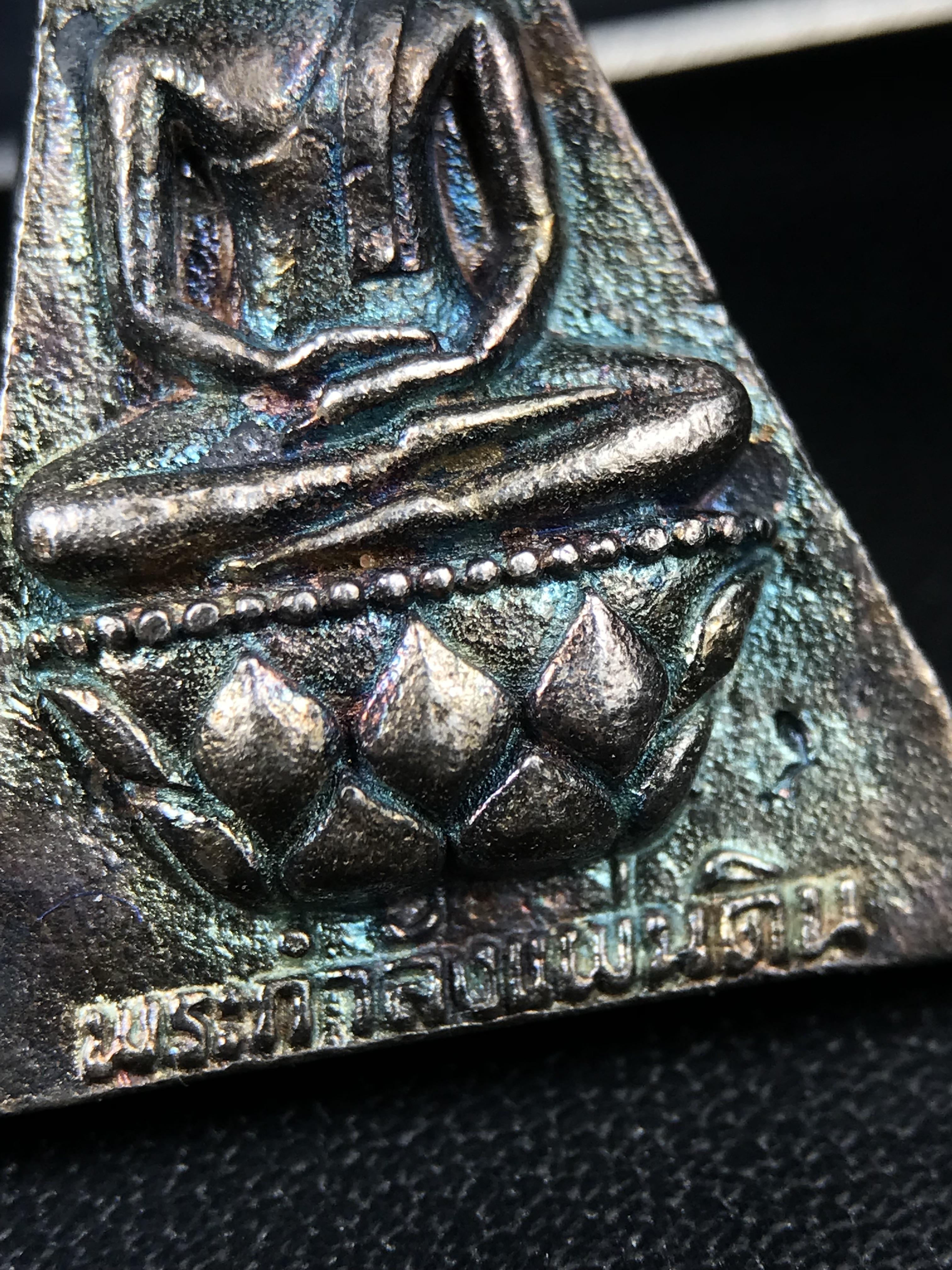 พระกำลังแผ่นดิน (สมเด็จจิตรลดา2) จัดสร้างเฉลิมพระเกียรติในหลวงรัชกาลที่ 9 ครองราชย์ 50 ปี 2539 เนื้อเงิน(ผิวเดิม รุ้งๆสวย(สร้างน้อยหายาก) (1ใน 2539 องค์)พร้อมกล่องบรรจุเดิมพระดี พิธีใหญ่ อีกหนึ่งรุ่นที่แนะนำ ***เนื้อเงินผิวแบบนี้หายากพบเจอน้อย***