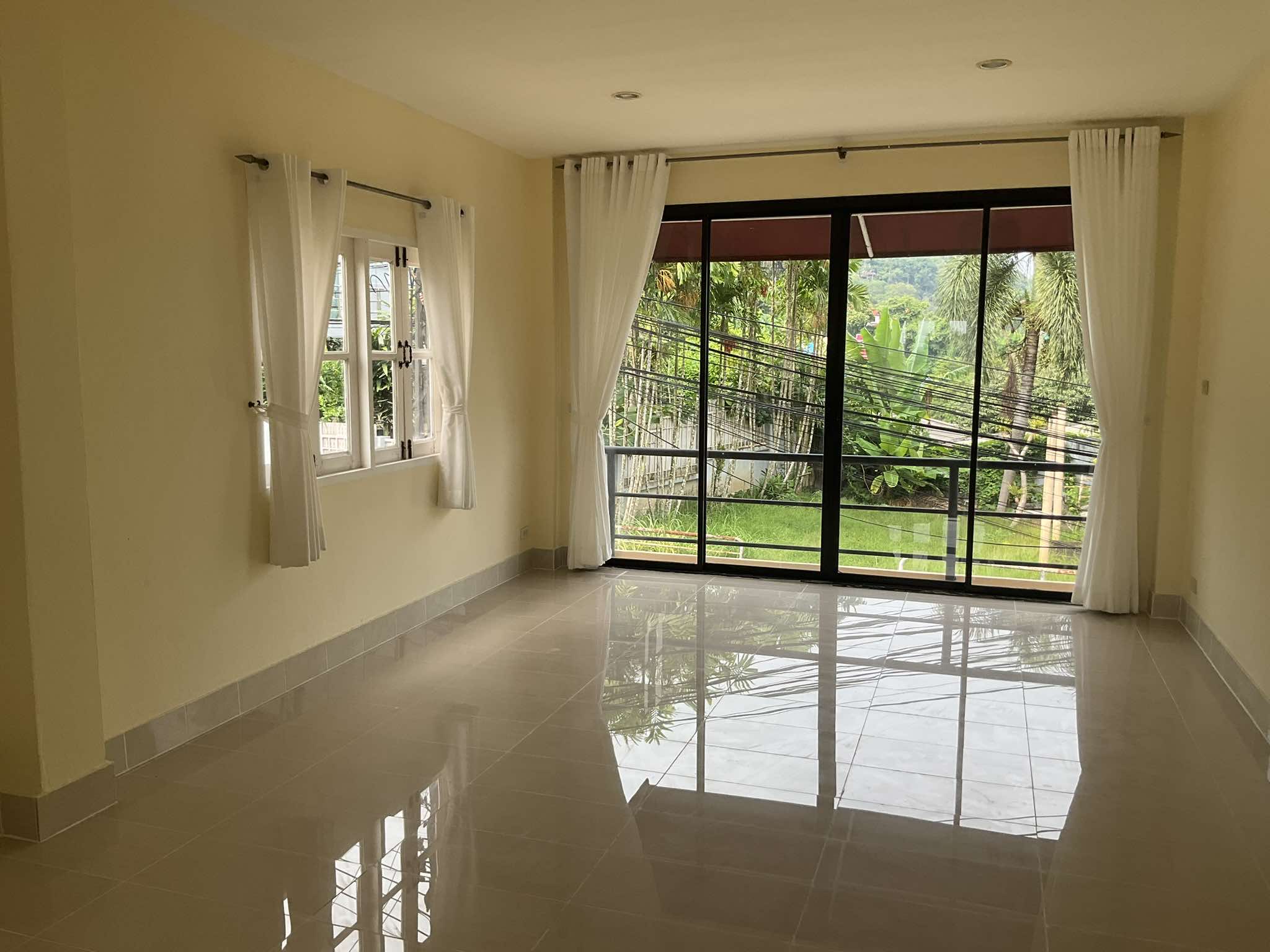 For Rent : Kuku, 3-Story Detached House, 4 Bedrooms 4 Bathrooms