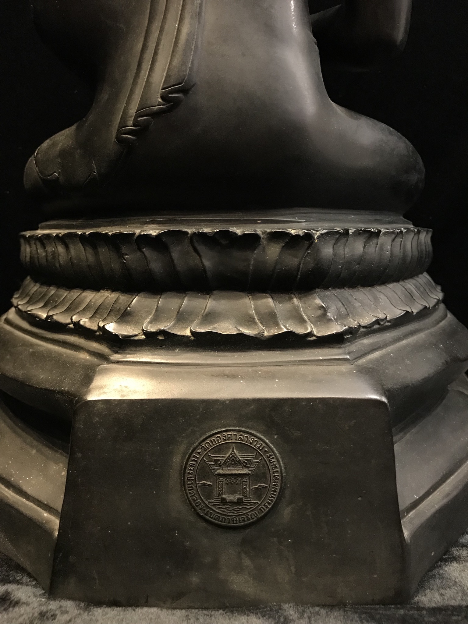 พระพุทธรัตนโกสินทร์ 200 ปี พ.ศ.2525 หน้าตัก 9 นิ้ว วัดทองศาลางาม พระพุทธปางปฐมเทศนา ผ้าทิพย์ประดิษฐานพระนามาภิไธยย่อ มวก (มหาวชิราลงกรณ์ รัชกาลที่ 10)