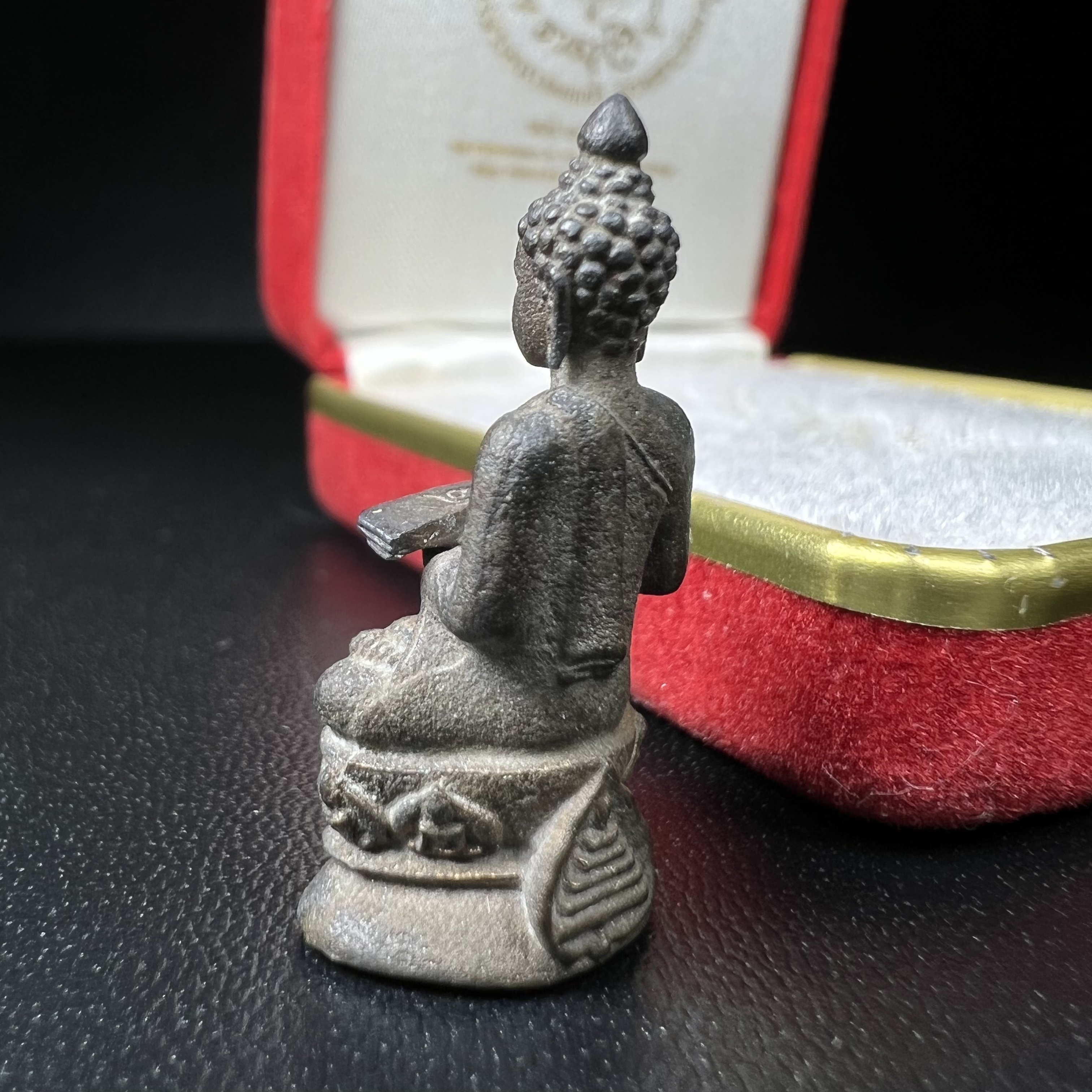 พระกริ่งปรมานุชิตชิโนรส วัดพระเชตุพนวิมลมังคลาราม(วัดโพธิ์) ปี2533 เนื้อนวโลหะ ( ในหลวงรัชกาลที่9เสด็จเททอง)