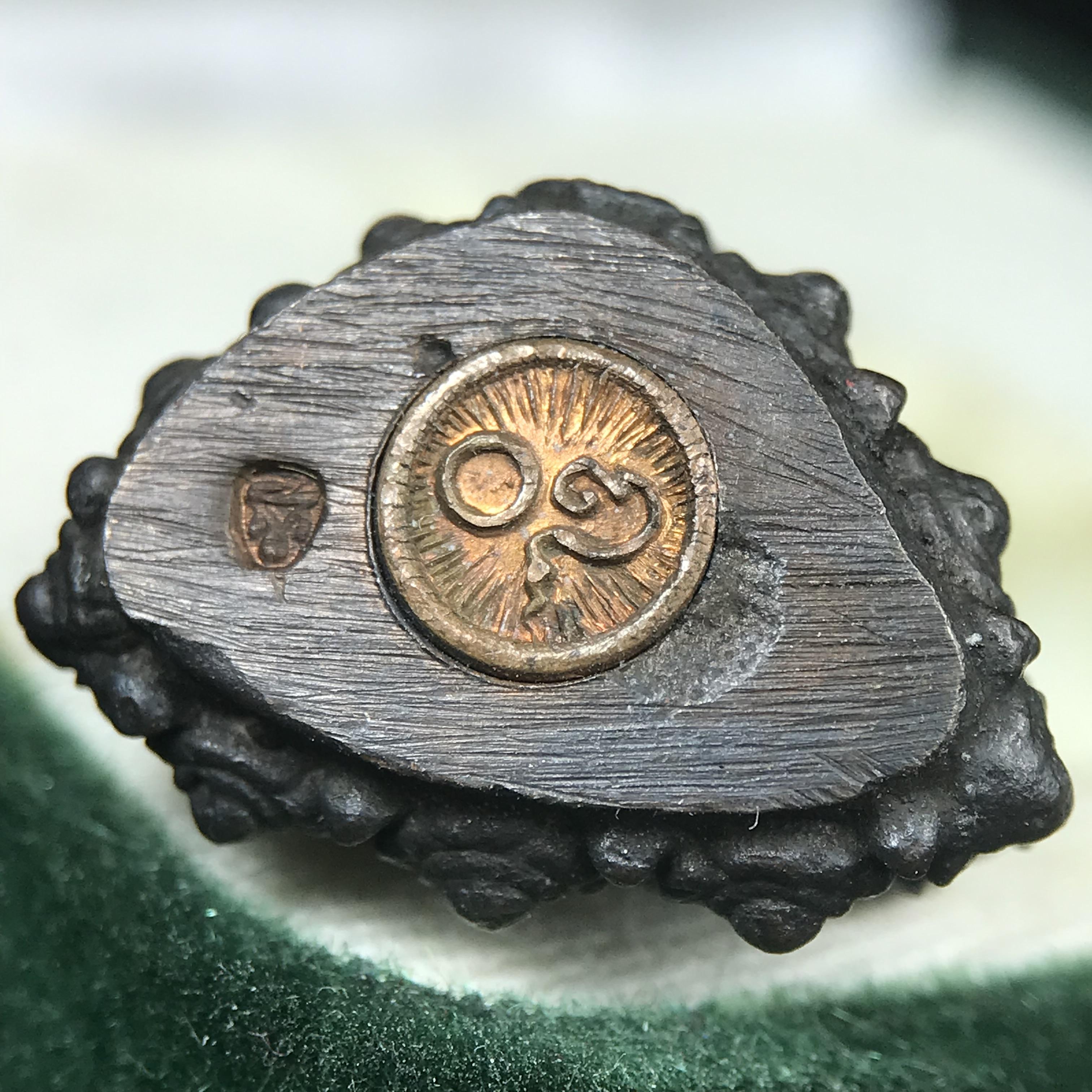 พระกริ่งวาสนา(รุ่นแรก) 80 พรรษา สมเด็จพระสังฆราช (วาสน์) วัดราชบพิธฯ ปี2521 เนื้อนวโลหะ(ตอกโค๊ตพระปิดตา) โดยมีหลวงปู่โต๊ะ วัดประดู่ฉิมพลีร่วมปลุกเสก พร้อมกล่องบรรจุเดิม(รุ่นแรก คอตั้งตรงได้สัดส่วน หายาก)