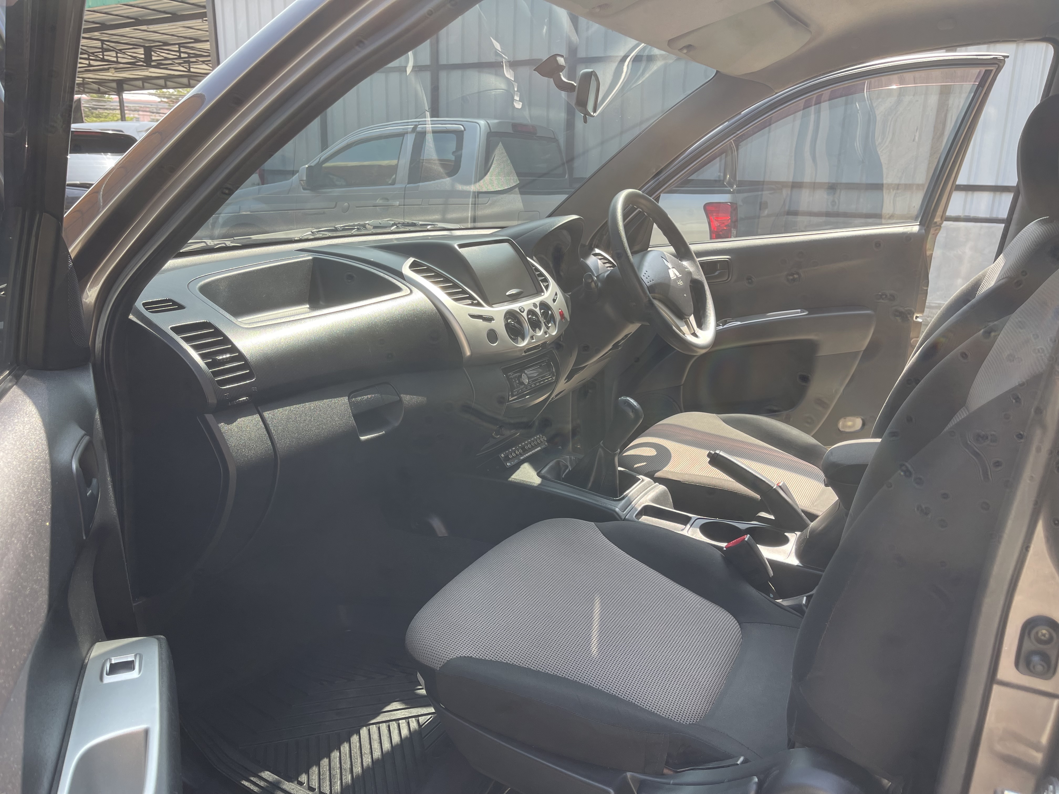 Mitsubishi Triton Cab 2.5 GLX 2014 เงิน