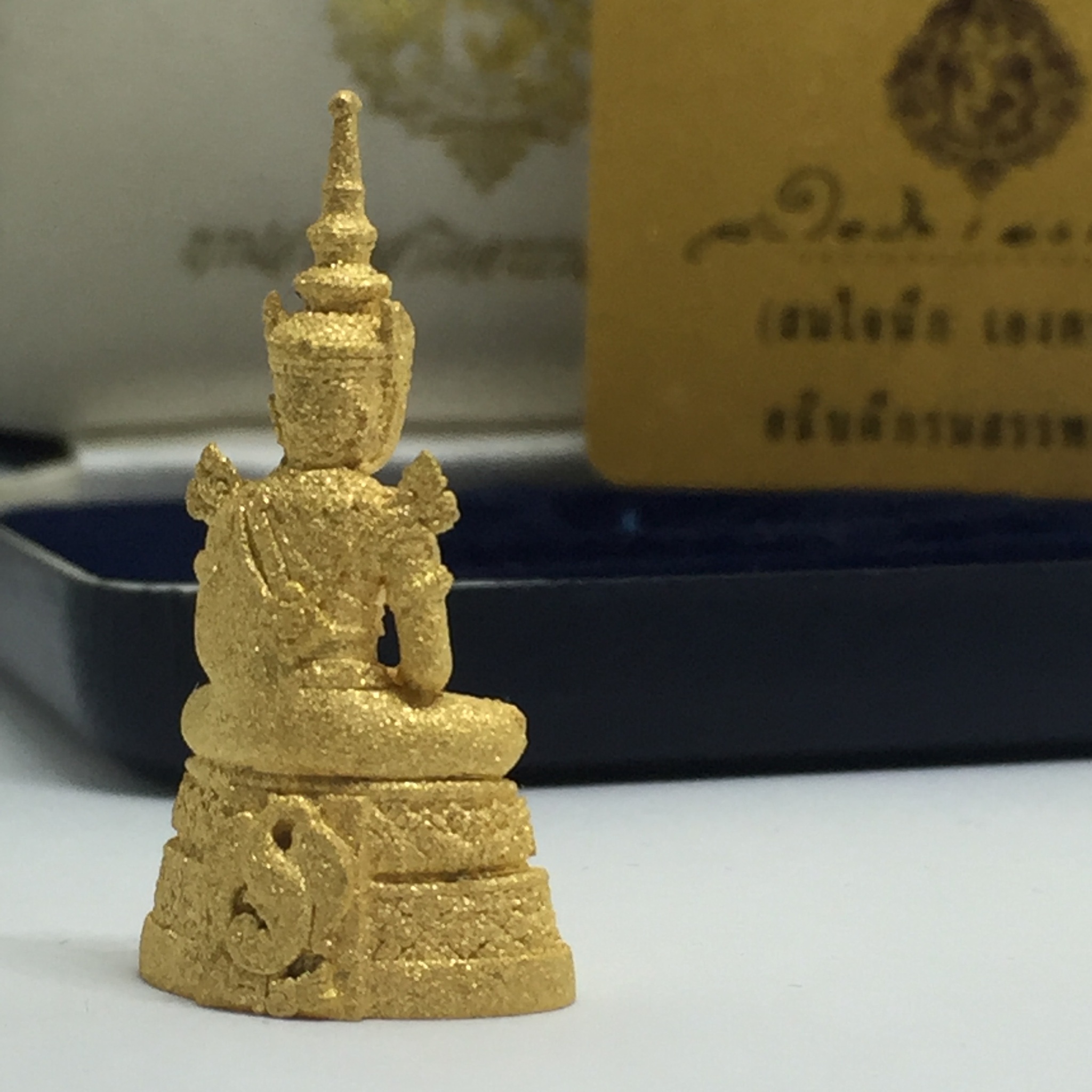 พระแก้วมรกต เนื้อทองคำพ่นทราย กรมสรรพสามิตจัดสร้างขึ้นเนื่องในโอกาสครบรอบ 64 ปีของกรมสรรพสามิต และเนื่องในวโรกาสที่พระบาทสมเด็จพระเจ้าอยู่หัวทรงครองราชย์ครบ 50 ปีในปีกาญจนาภิเษก เมื่อ พ.ศ.2539