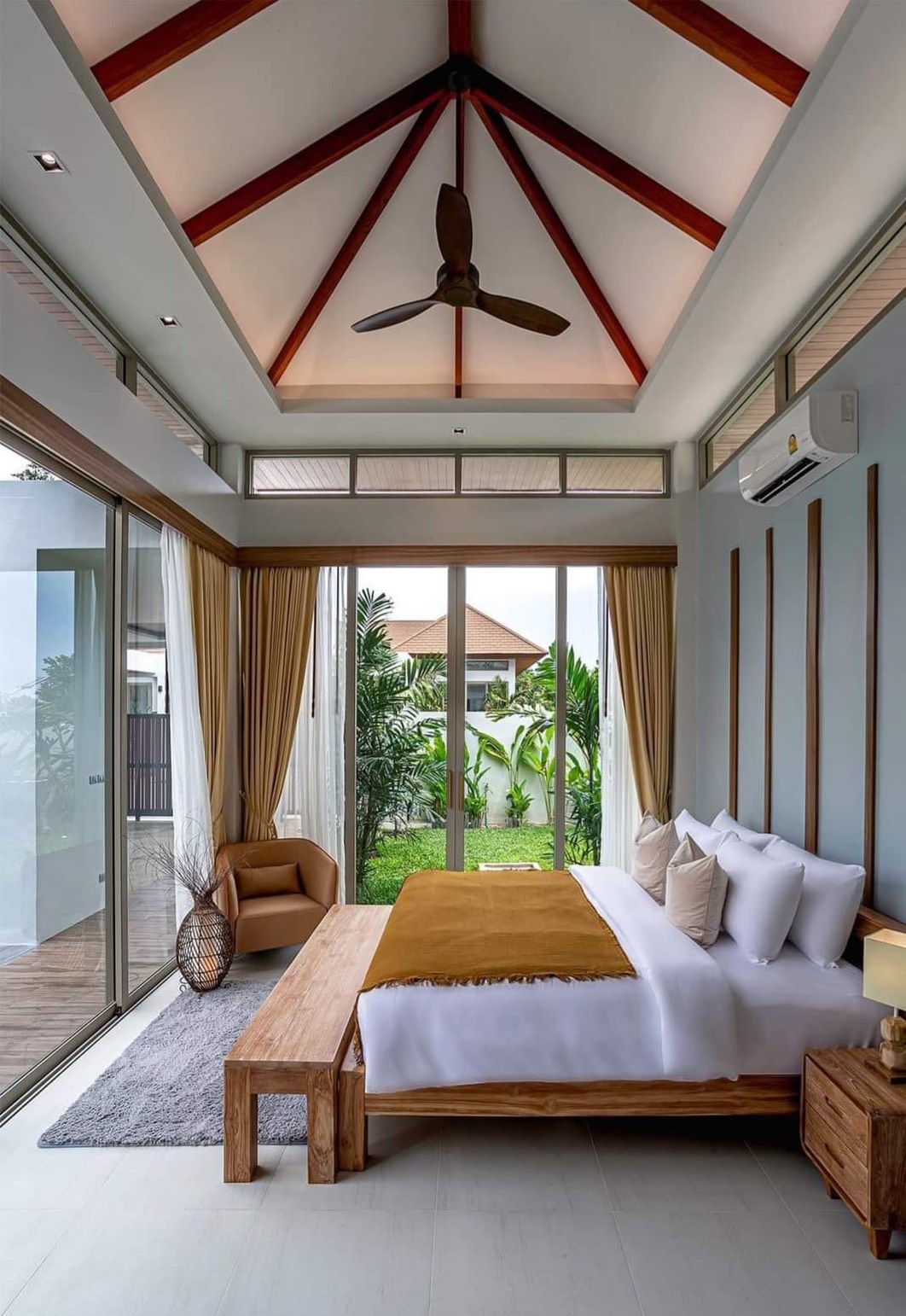 For Rent : Rawai, Luxury Private Pool Villa, 2 bedrooms 2 Bathrooms, Pool view.