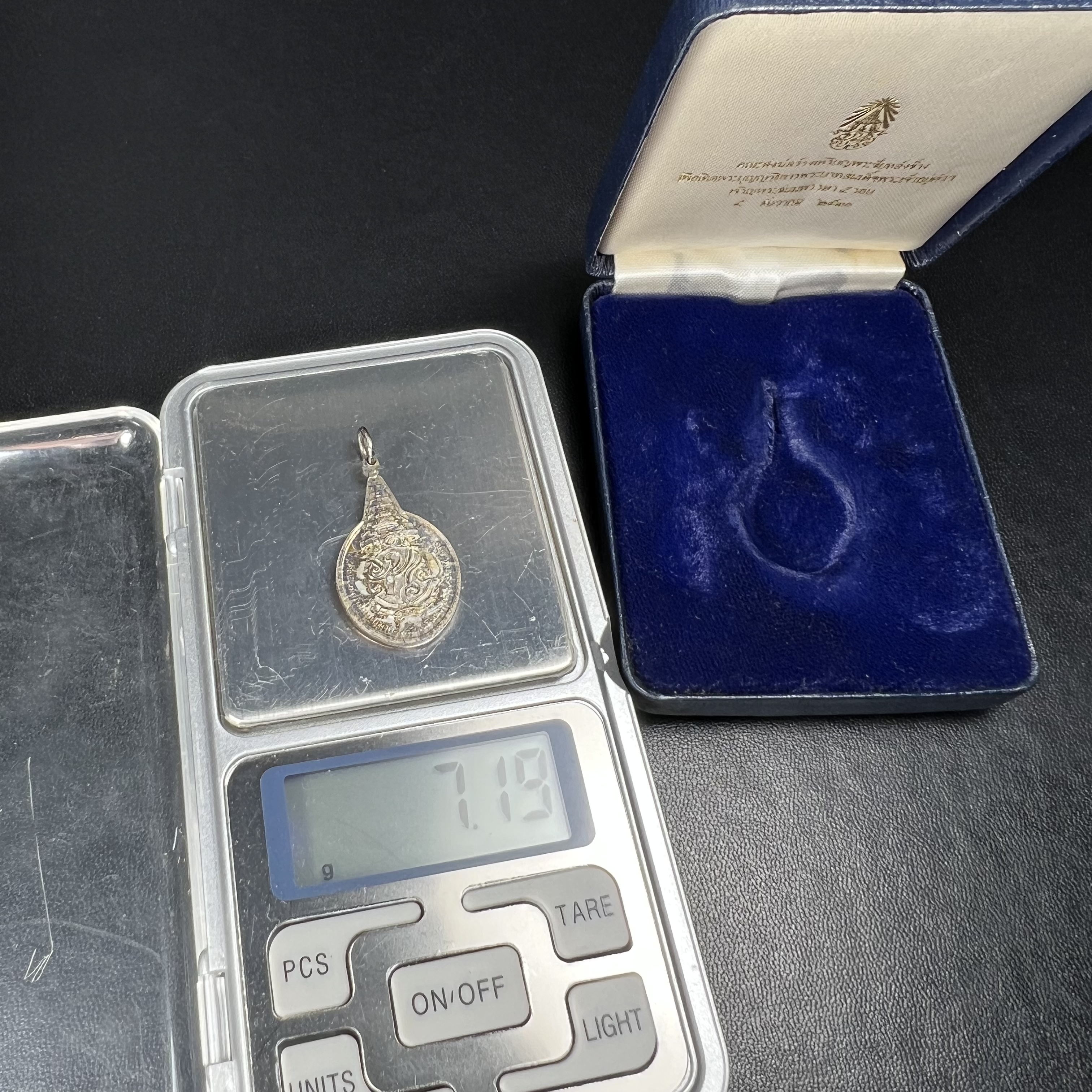 เหรียญพระชัยหลังช้าง ภปร. ครบ 5 รอบ ในหลวงรัชกาลที่9 พ.ศ.2530 พิมพ์เล็ก เนื้อเงิน(หนัก 2 สลึง)(สภาพผิวเดิมขึ้นสีรุ้งธรรมชาติสวยมาก)หายาก สภาพสวยเดิมพร้อมกล่องบรรจุเดิมครบสมบูรณ์(พิธีใหญ่ รุ่นยอดมนิยม)