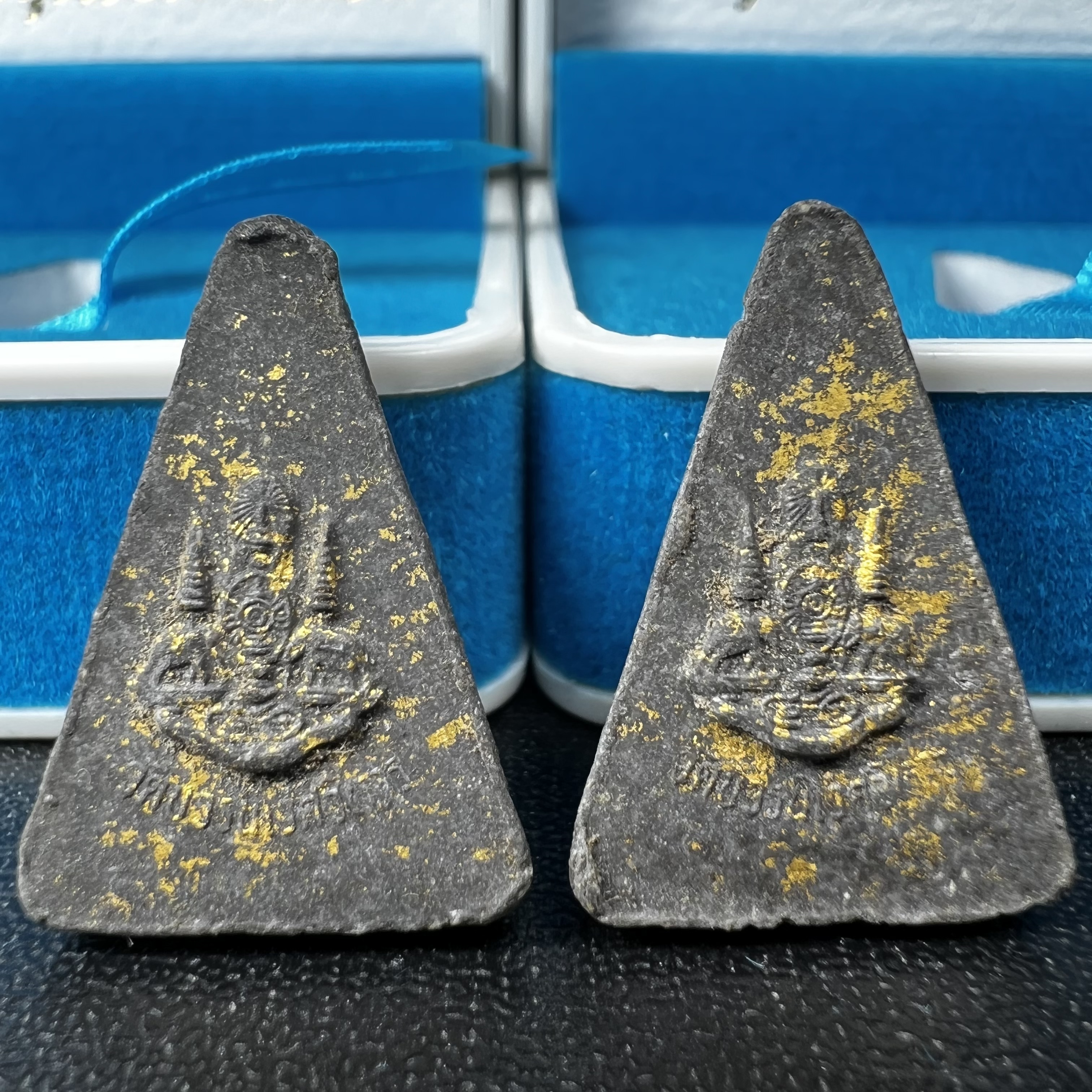 พระกำลังแผ่นดิน พระราชทาน วัดบวรนิเวศวิหาร ปี2539 พิมพ์เล็กหน้ากากเงิน (ในหลวง รัชกาลที่ 9 พระราชทานมวลสารจิตรลดา)นิยมหายาก