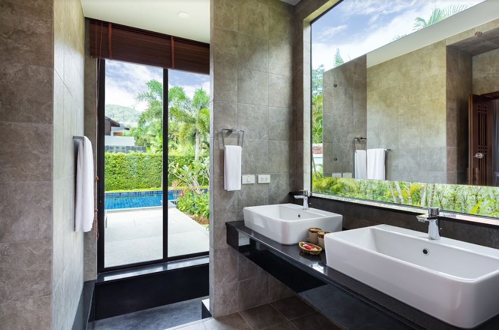 For Rent : Nai Harn, Luxury Modern Pool Villa, 3 Bedrooms 3 Bathrooms, Garden view.