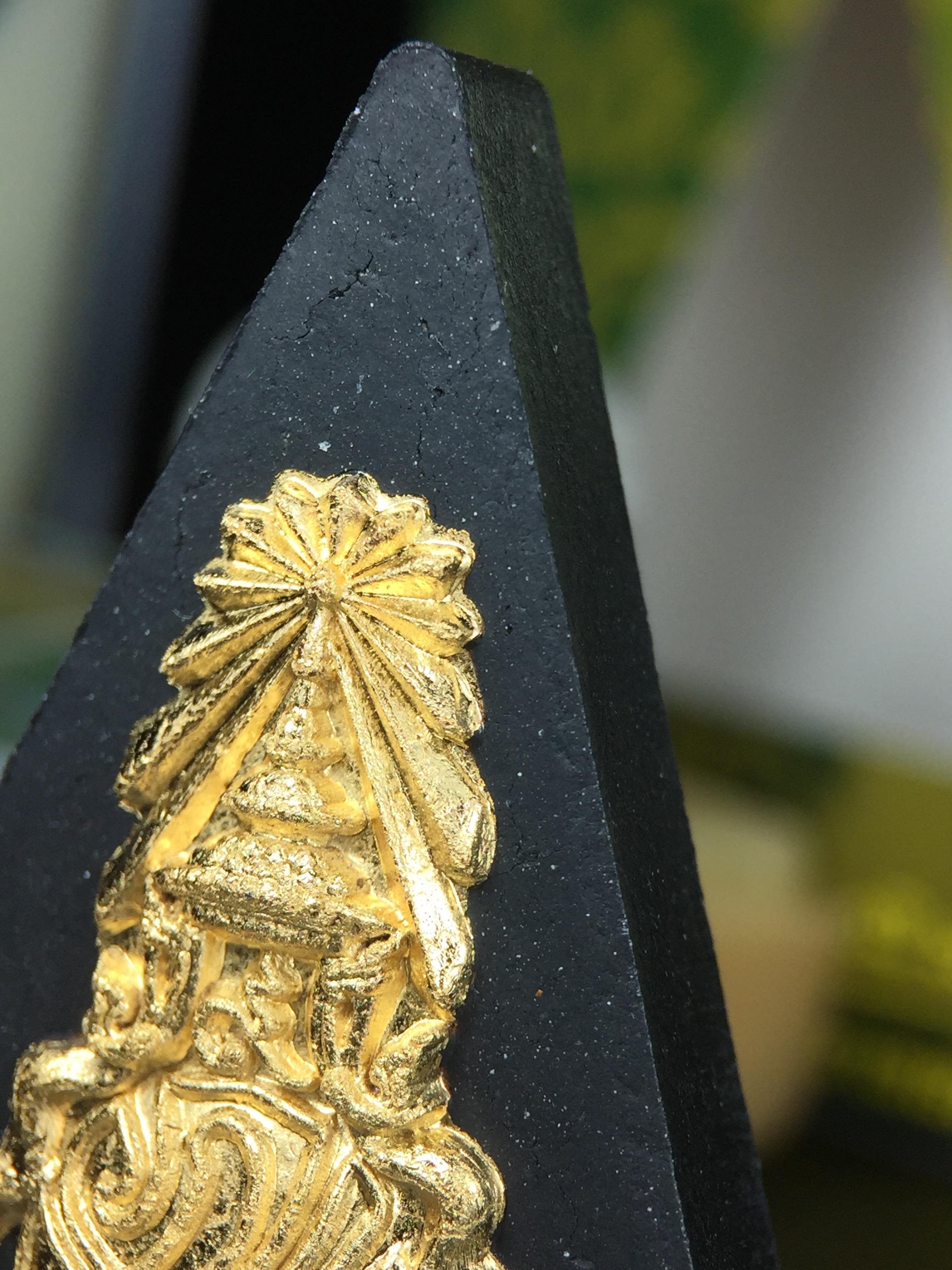 พระพุทธชินราช(จำลอง)ภปร. 84พรรษา เนื้อผงปิดทองด้านหน้า หลัง ภ.ป.ร. ยิงทอง(พระราชทานมวลสาร จิตรลดาและเส้นพระเจ้า ร.9(เส้นผม))ทรงคุณค่าอีกหนึ่งรุ่นยอดนิยม