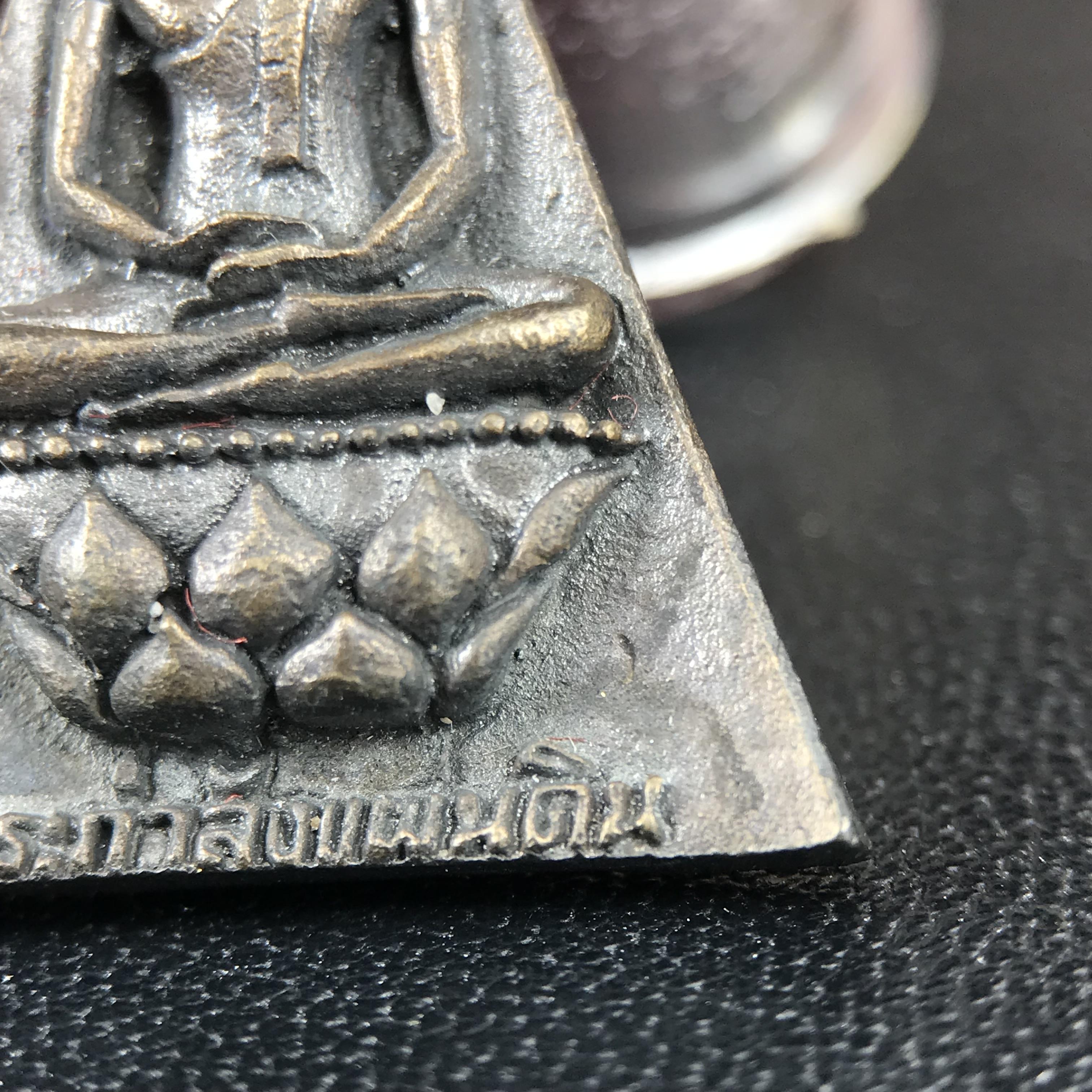 พระกำลังแผ่นดิน (สมเด็จจิตรลดา2) จัดสร้างเฉลิมพระเกียรติ ร.9 ครองราชย์ 50 ปี 2539 เนื้อนวโลหะ+เนื้อนวโลหะ(1ชุดรวม2องค์)(สร้างน้อยหายาก)พร้อมกล่องบรรจุเดิมครบสมบูรณ์(1ใน2539องค์)