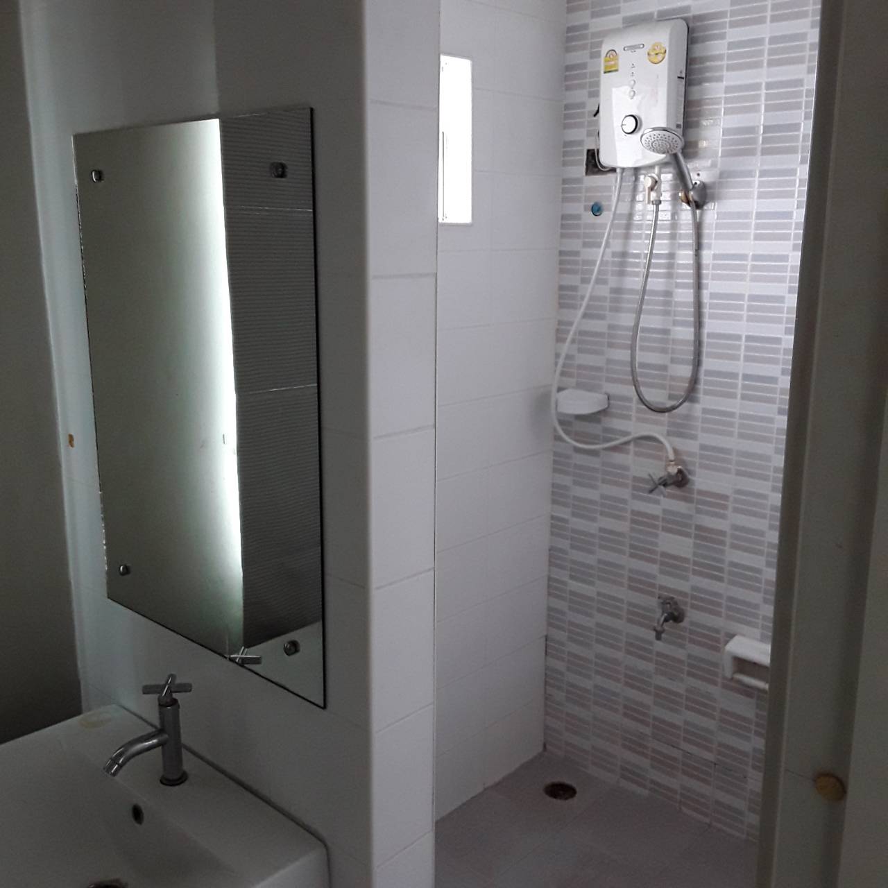 For Rent : Thalang, 2-Story Town House , 3 Bedrooms 2 Bathrooms