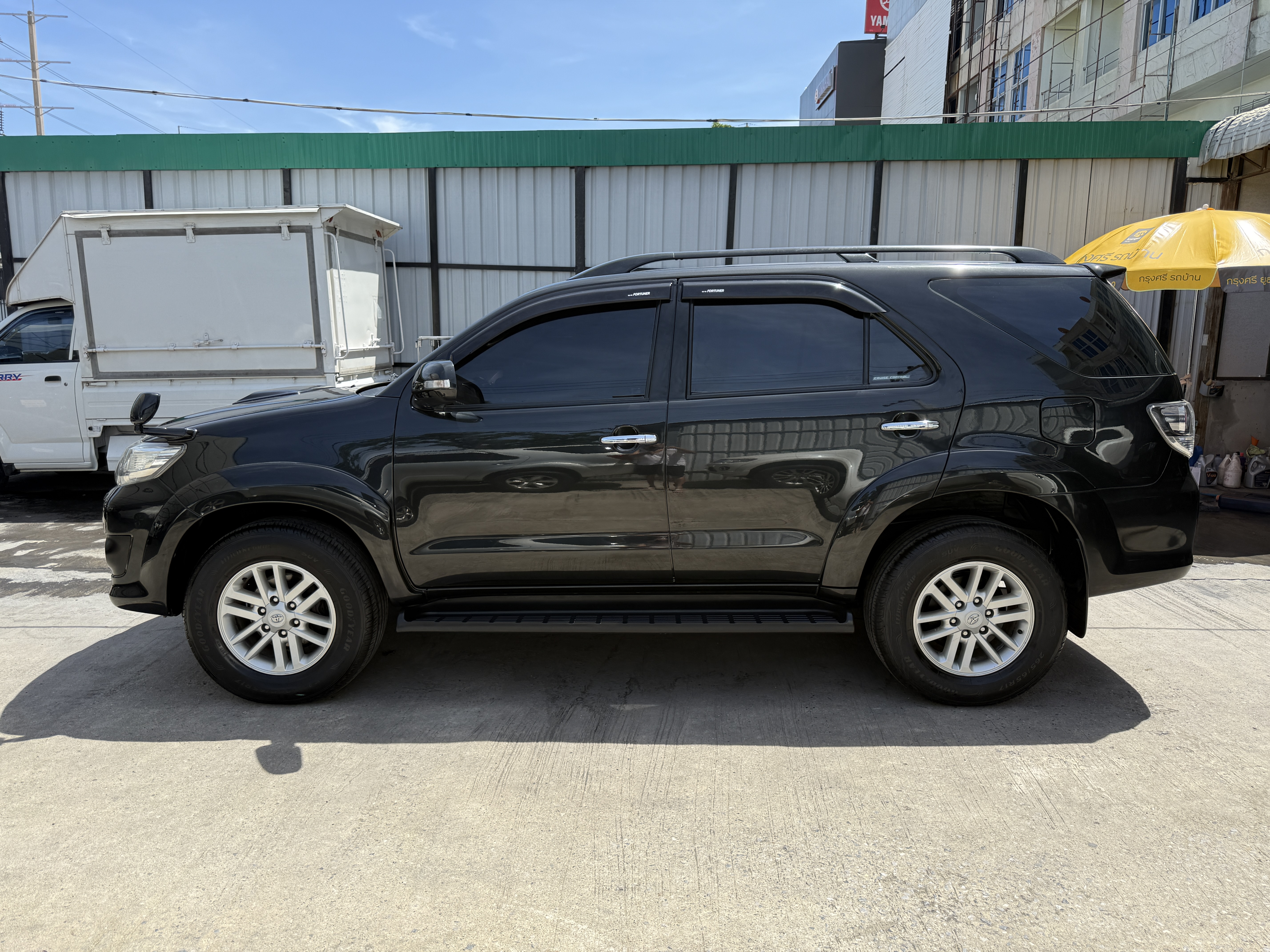 Toyota Fortuner Champ 3.0 V Navi 4WD At ปี 2013 ดำ