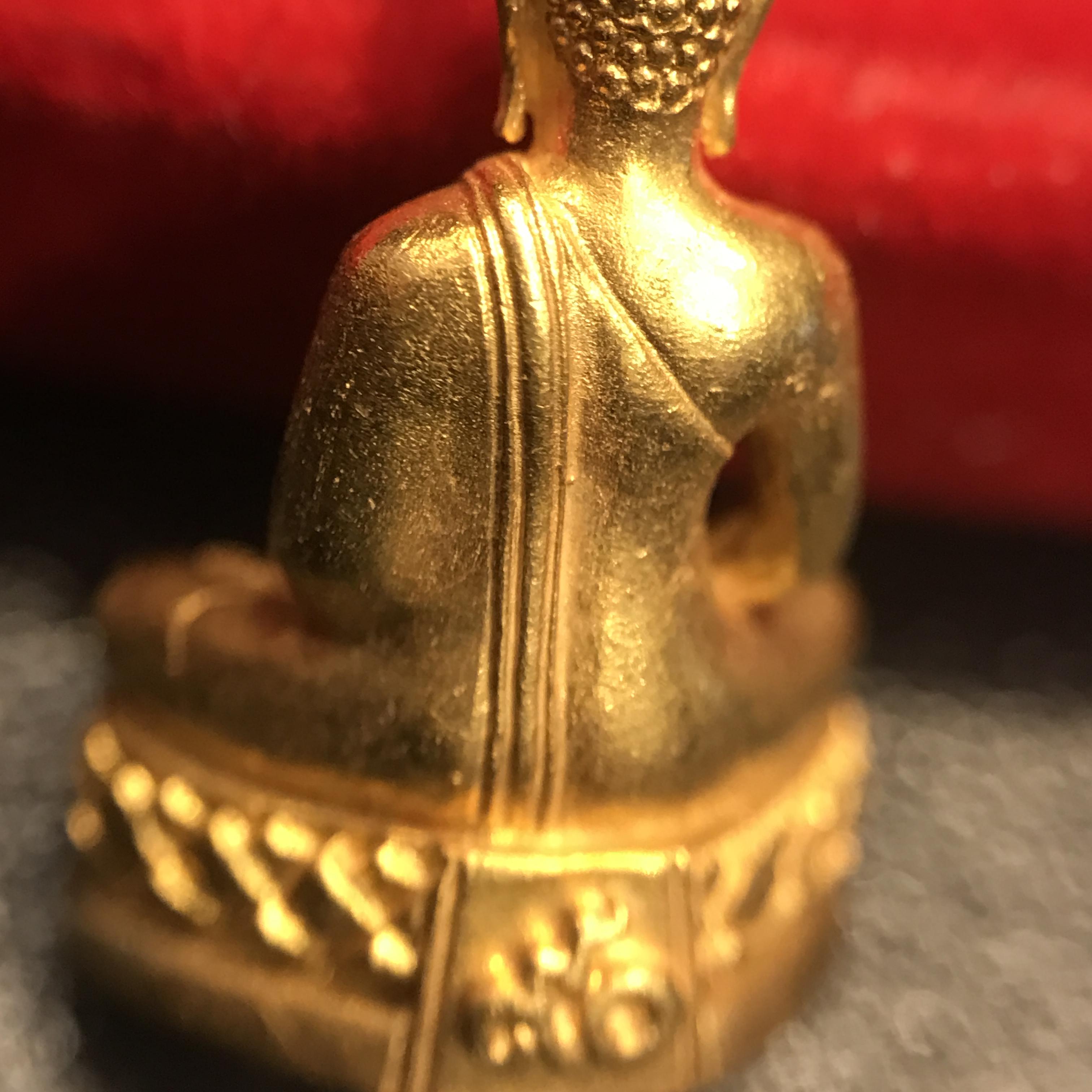 พระเครื่องปางสมาธิ เนื้อทองคำ 90 พรรษาสมเด็จย่า ปี 2533 (ในหลวงรัชกาลที่9เสด็จในพิธี)