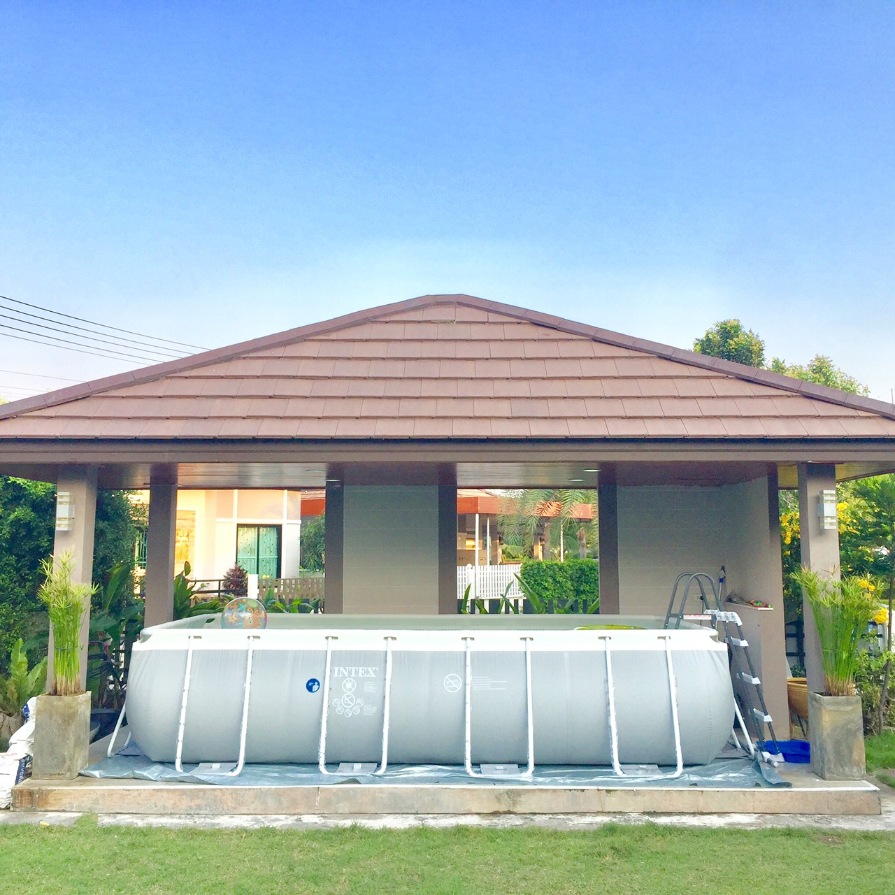 สระน้ำสำเร็จรูป สระน้ำขนาดใหญ่ Intex Prism Frame Pool สระน้ำรุ่นใหม่ ขนาด 16 ฟุต ระบบกรองเกลือ-ทราย