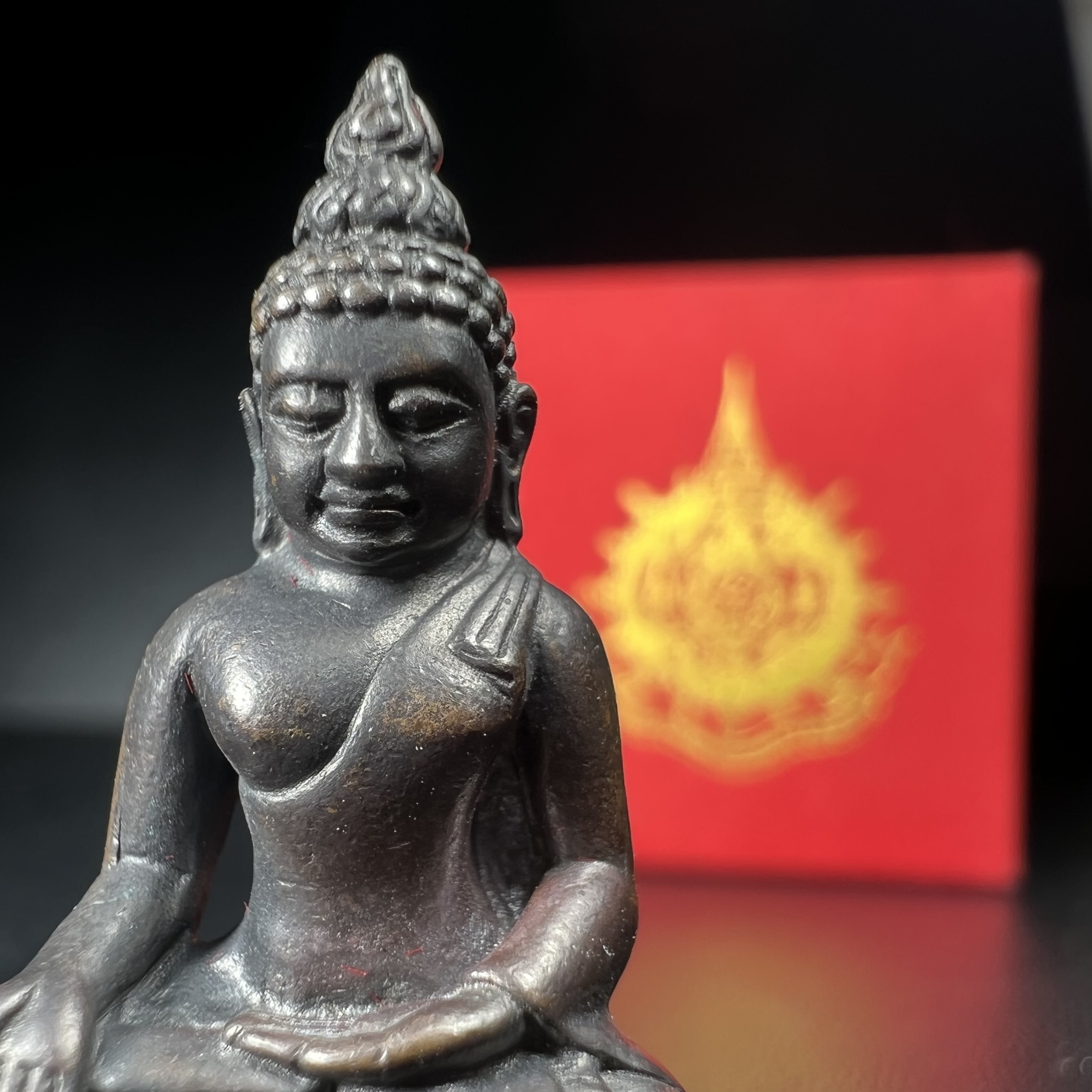 พระกริ่งไพรีพินาศ เฉลิมพระเกียรติ พระบาทสมเด็จพระเจ้าอยู่หัวรัชกาลที่9 พระชนมพรรษา 6 รอบ ปี2542 เนื้อนวโลหะผสมทองคำ(บรรจุเหล็กไหล)ดีนอก-ดีใน