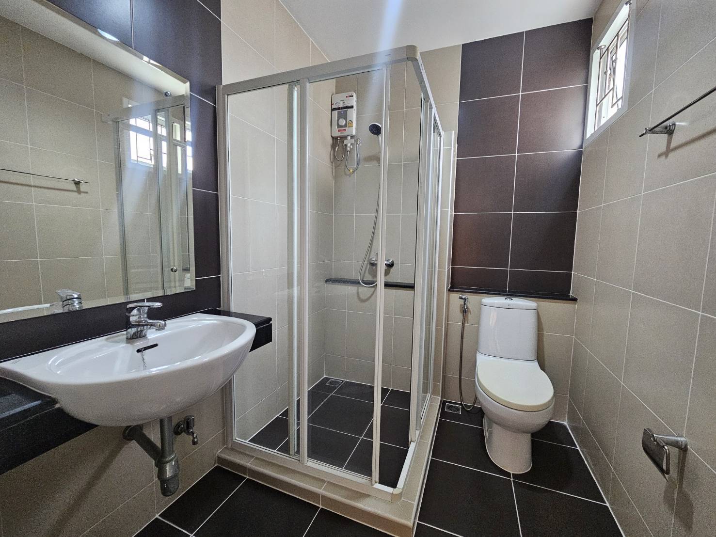 For Rent : Kathu, Single-storey detached house, 2 bedrooms 2 bathrooms