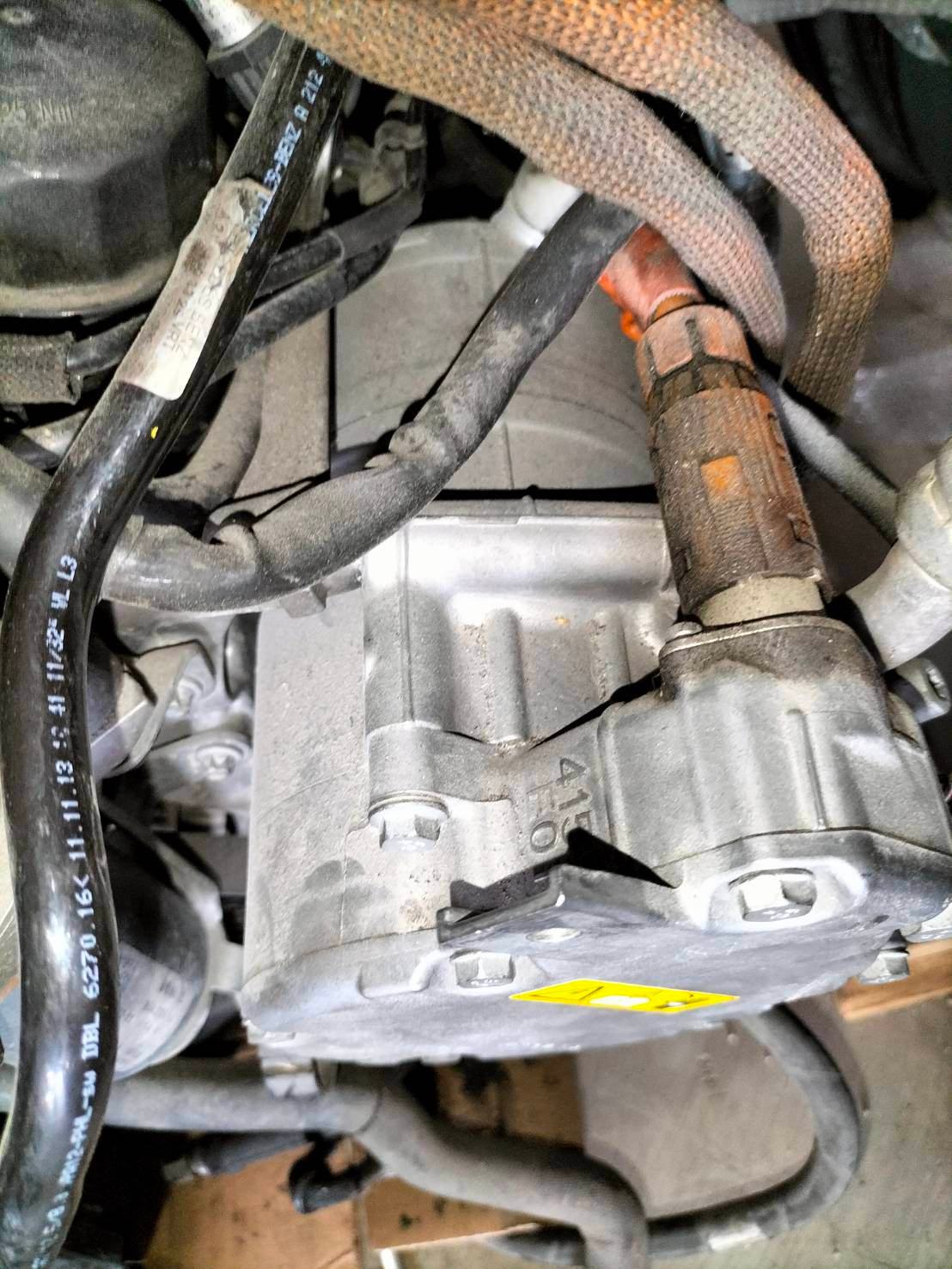 คอมแอร์ไฮบริด W212