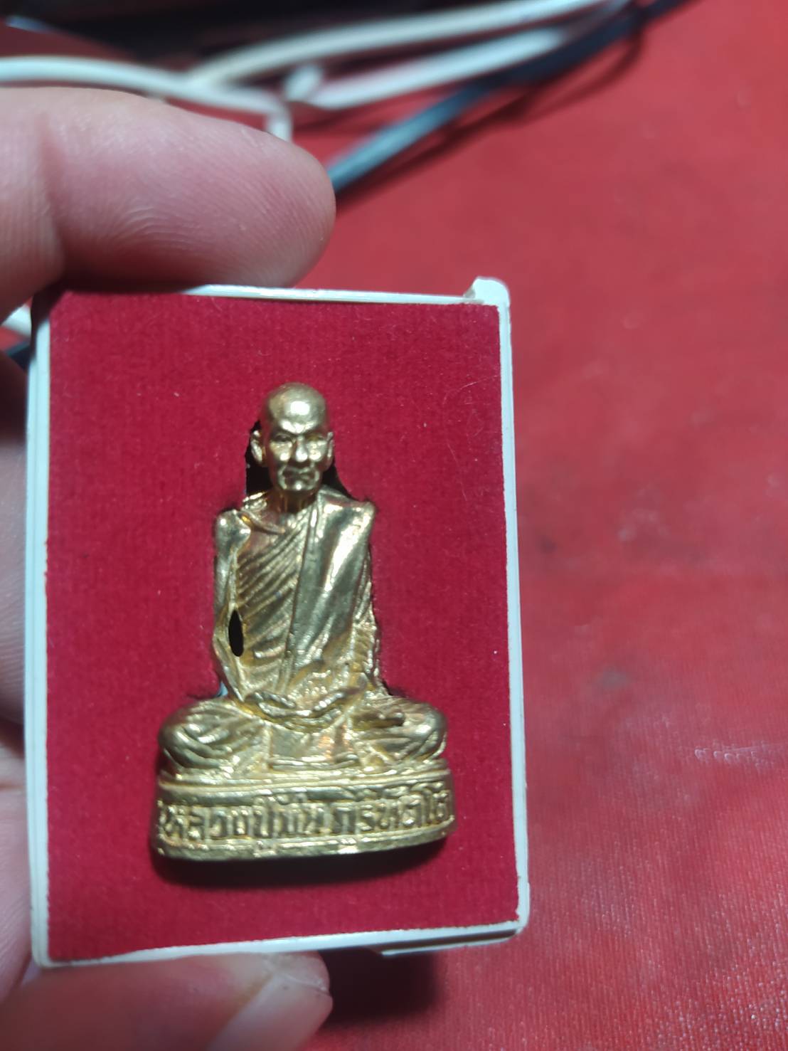 รูปหล่อหลวงปู่มั่น จัดสร้างโดย หลวงพ่อสายทอง เตชะธัมโม พระอาจารย์สุริยันต์ โฆสปัญโญ