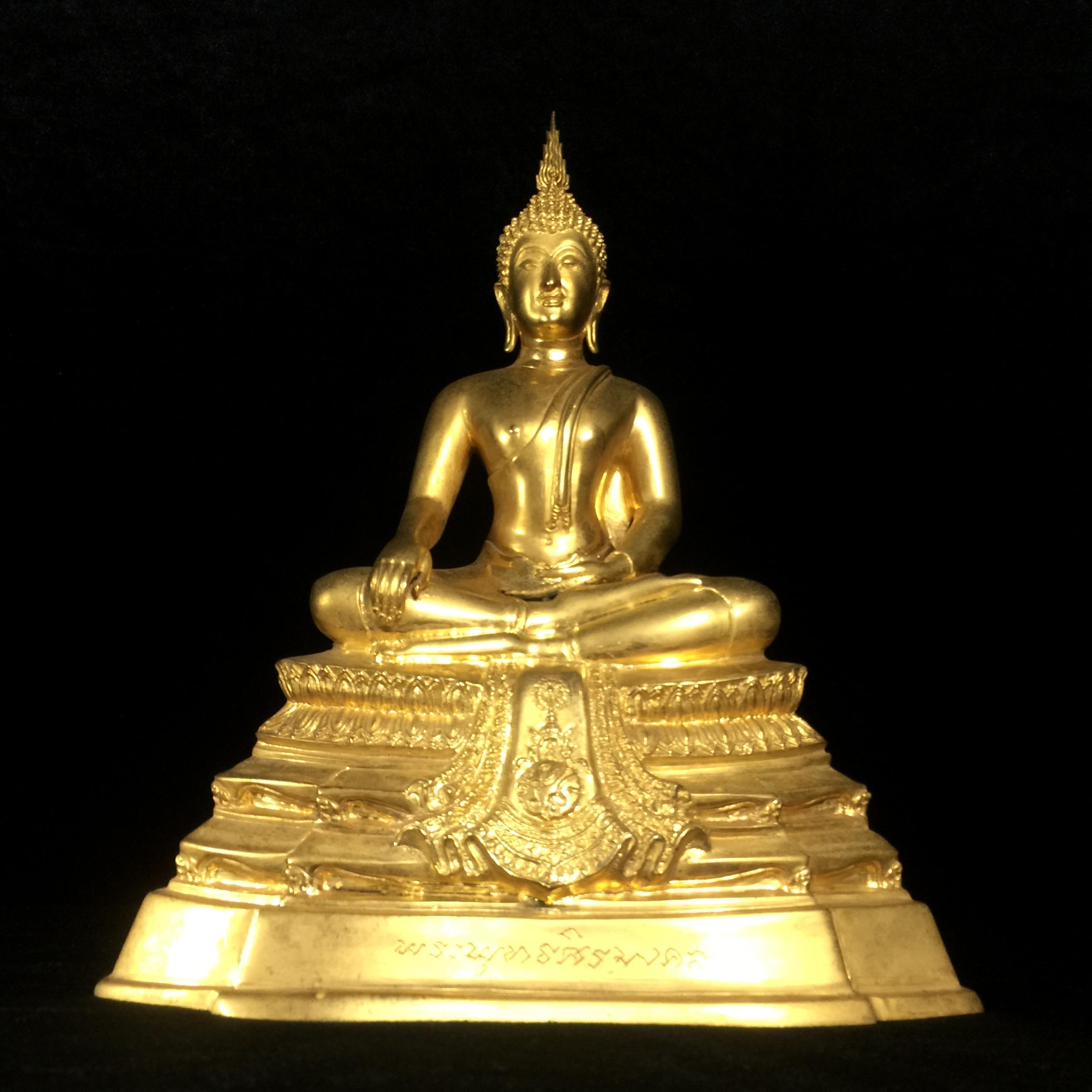 พระบูชาพระพุทธศิรมงคล ภปร. วัตถุมงคลคุ้มเกล้าปี2524 ของมูลนิธิคุ้มเกล้า โรงพยาบาลภูมิพลจัดสร้าง ขนาดหน้าตัก5นิ้ว(ในหลวงรัชกาลที่9 ทรงจุดไฟพระฤกษ์และเททอง พิธีใหญ่)ยอดนิยมหายาก