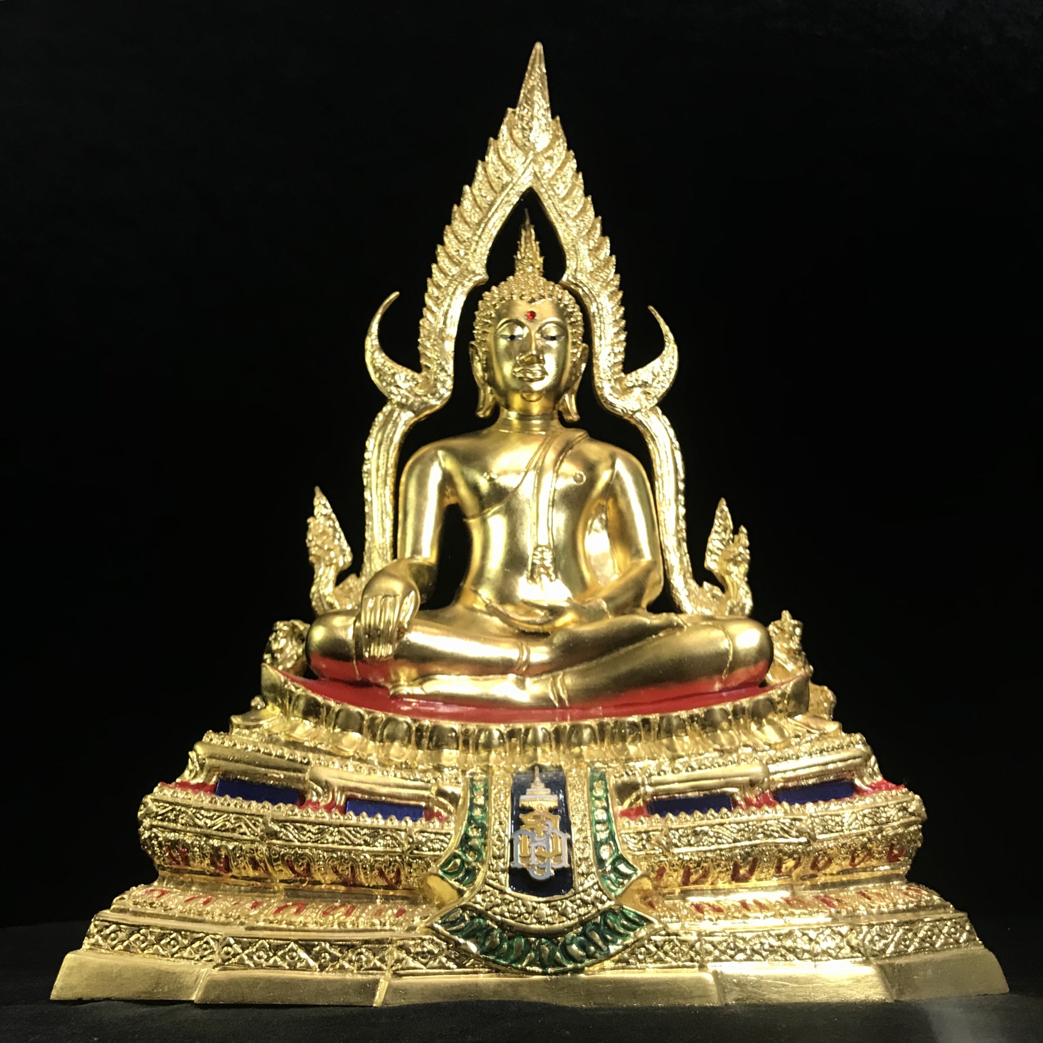 พระพุทธชินราช ญสส. วัดพระศรีมหาธาตุ จ.พิษณุโลก ปี2543 ขนาดหน้าตัก 7นิ้ว ลงรักปิดทองฐานประดับกระจก พิธีใหญ่ รุ่นแรกและรุ่นเดียวที่ หลวงปู่หมุน ฐิตสีโล วัดบ้านจาน มาร่วมปลุกเสก(1 ใน 999องค์)