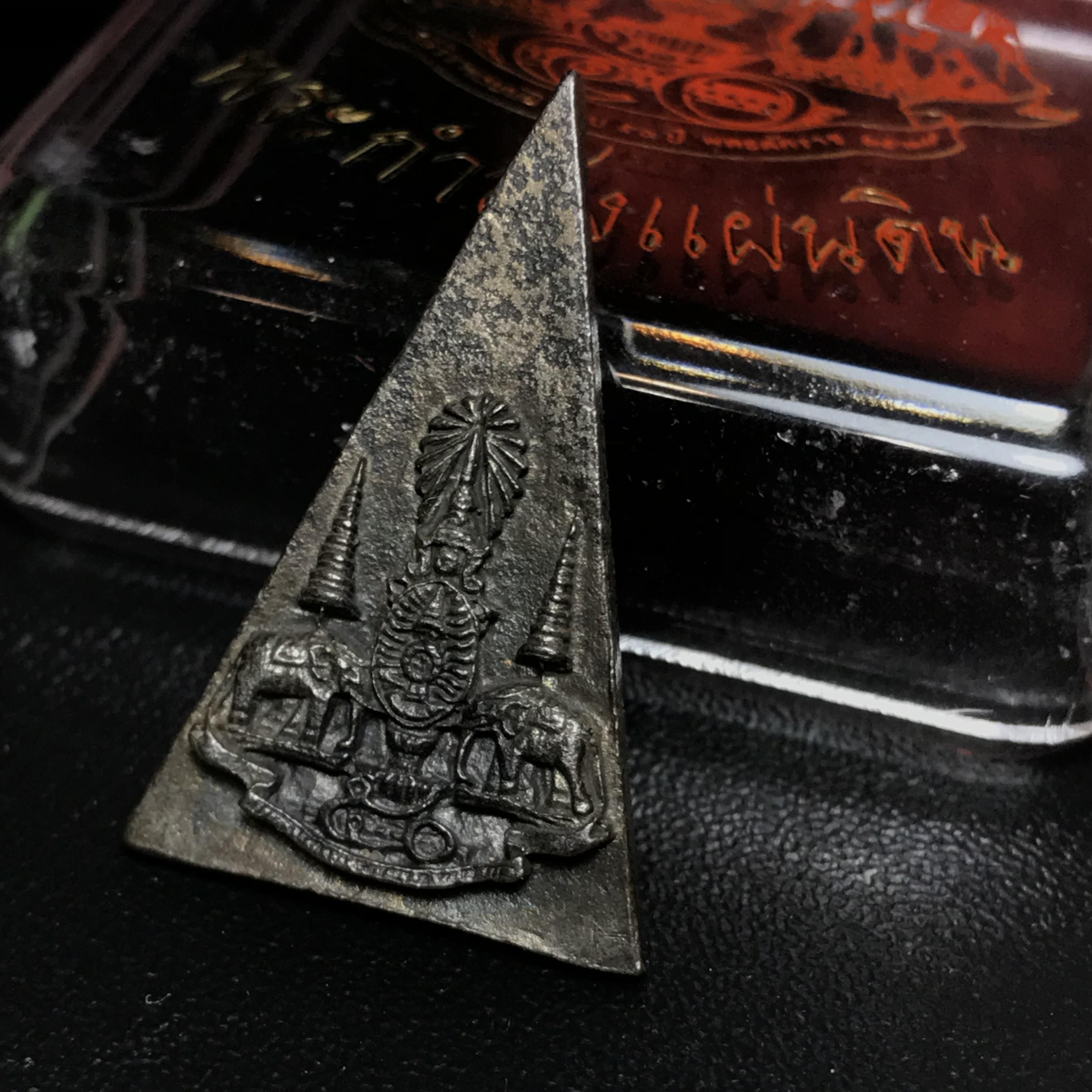 พระกำลังแผ่นดิน (สมเด็จจิตรลดา2) จัดสร้างเฉลิมพระเกียรติ ร.9 ครองราชย์ 50 ปี 2539 เนื้อนวโลหะ(สร้างน้อยหายาก)พร้อมกล่องบรรจุเดิมครบสมบูรณ์ยุคแรก(1ใน2539องค์)