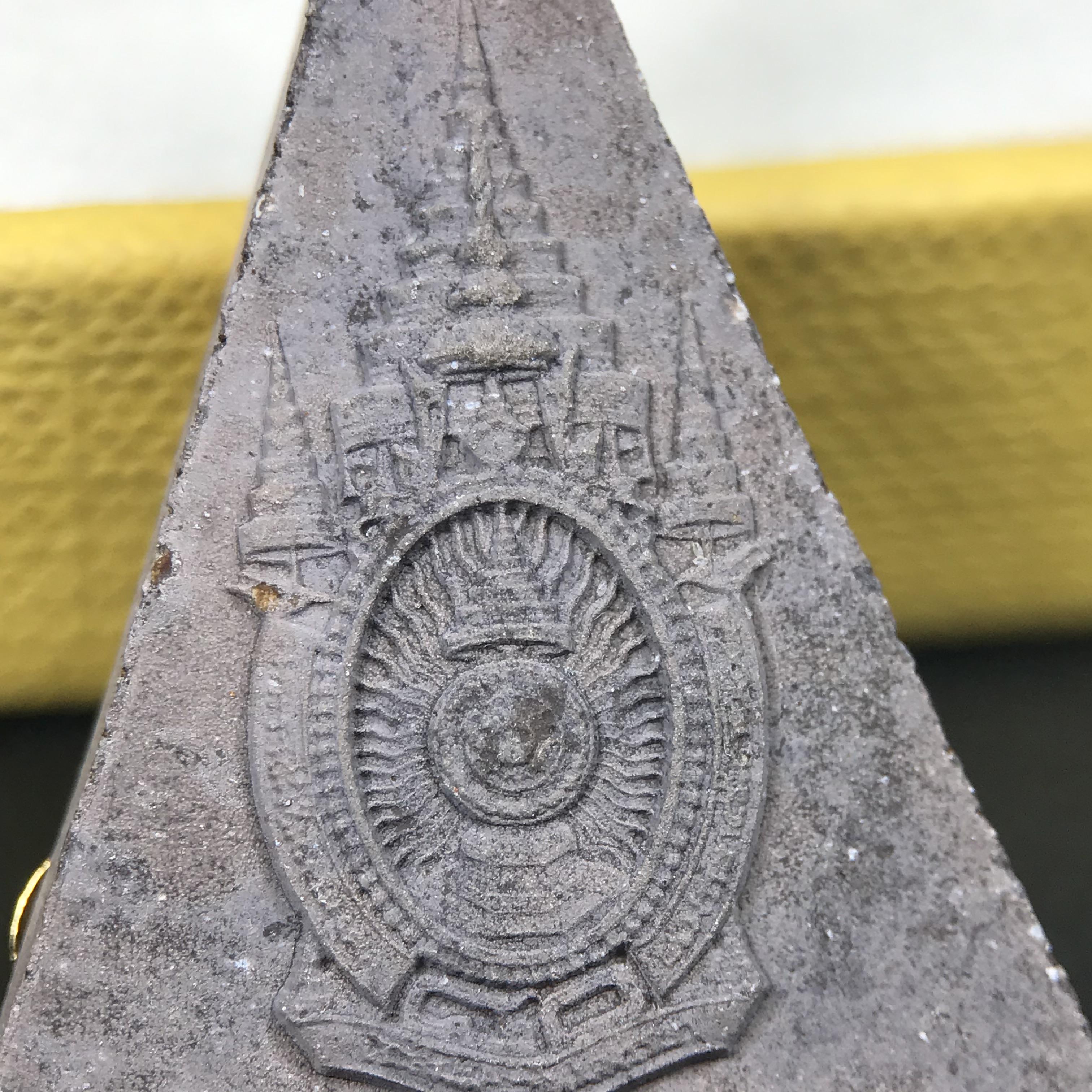 พระพุทธมหาสุวรรณปฏิมากร (หลวงพ่อทองคำ) หลังตรามหามงคลเฉลิมพระชนมพรรษา 80 พรรษา รัชกาลที่9 วัดไตรมิตรวิทยาราม กรุงเทพฯ ปี 2550 พระพิมพ์หน้าทองคำ(หายาก 1 ใน 999 องค์)