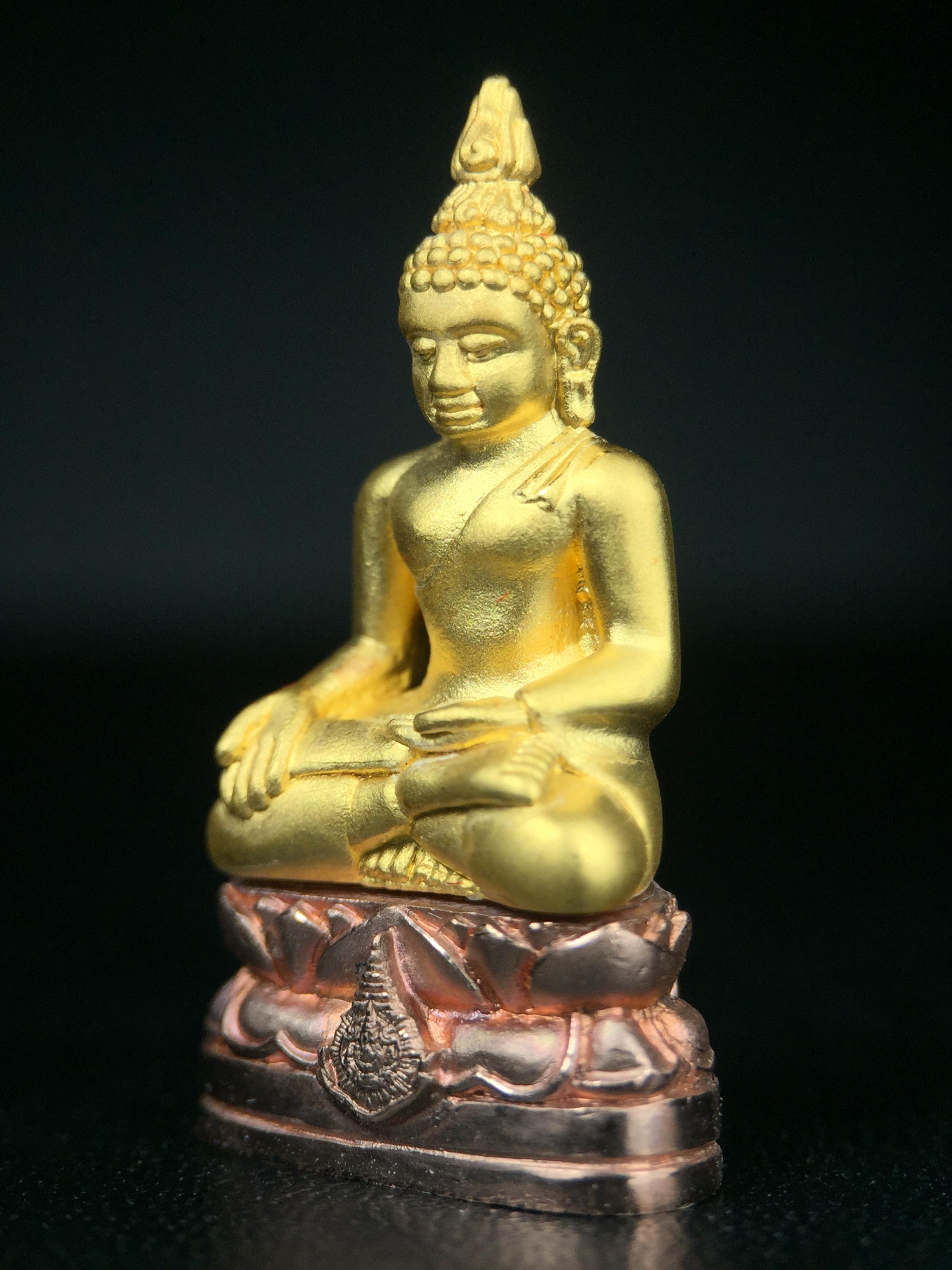 พระไพรีพินาศ รุ่นมหามงคล 72 พรรษา (6 รอบ) ในหลวงรัชกาลที่9 ปี2542 พิมพ์ใหญ่ เนื้อทองคำบริสุทธิ์ 99.9% (ฐานเนื้อนาค)แบบพ่นทรายขัดเงาบางส่วน(สภาพสวยเดิมกล่องบรรจุเดิมครบสมบูรณ์)องค์พิเศษกรรมการ(พบเจอน้อยหายากมาก)