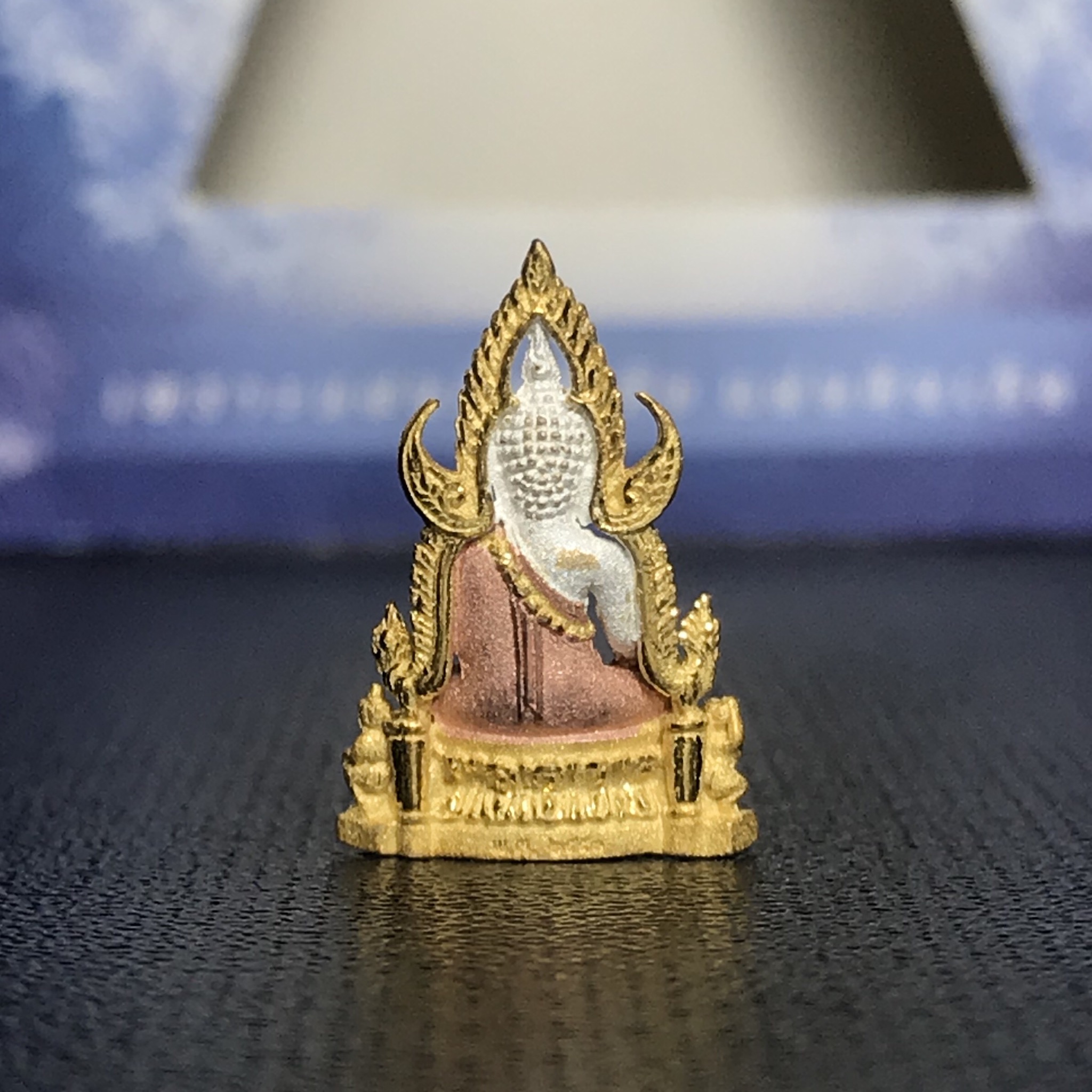 พระพุทธชินราช ภปร. โครงการ เพราะแผ่นดินนี้คือแผ่นดินเกิด เนื้อเงินชุบสามกษัตริย์ ปี2551 ขนาดหน้าตัก1/4นิ้ว (สวยงามหายาก)