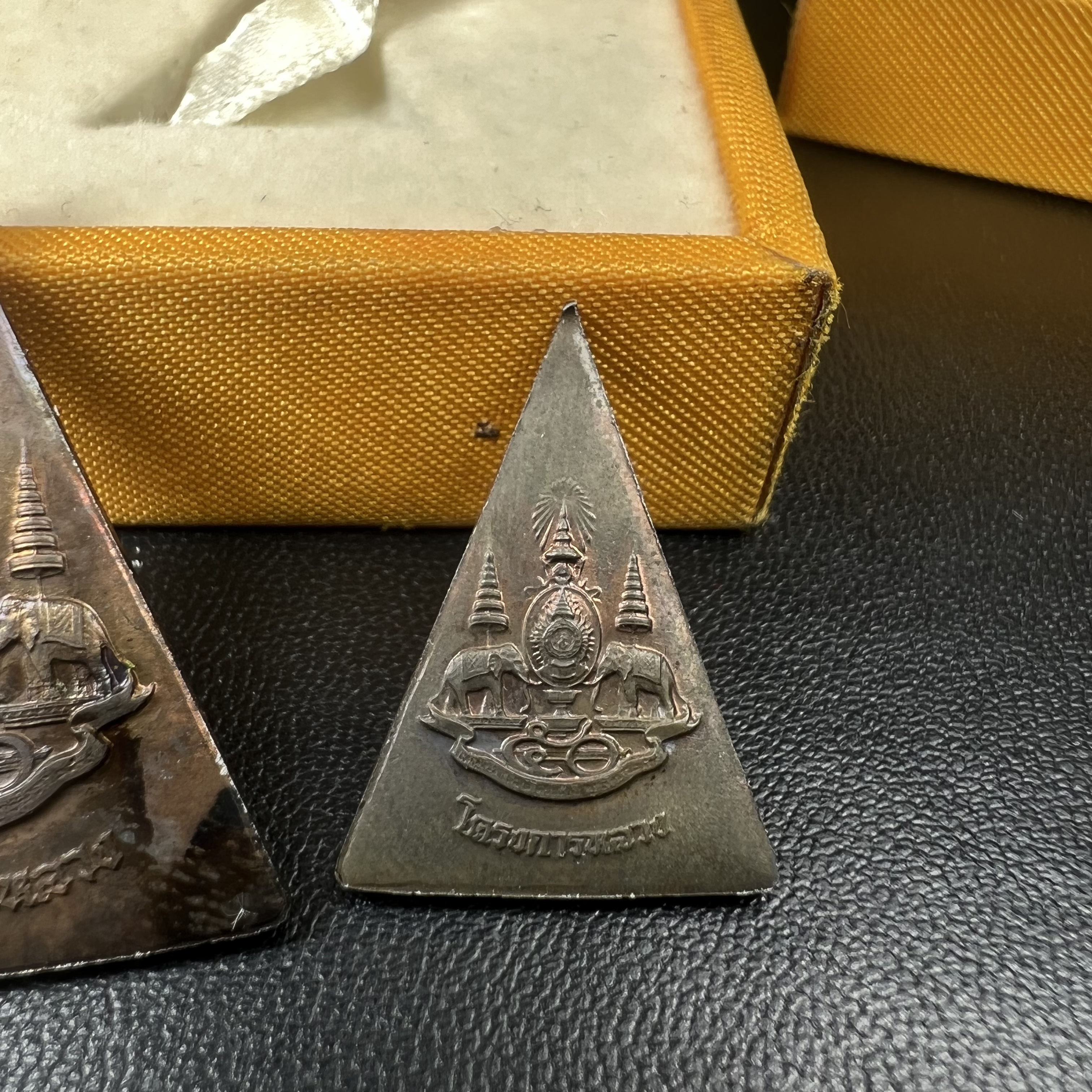 พระพุทธนวราชบพิตร พระพิมพ์จิตรลดา โครงการหลวง ปี2539 (พิมพ์ใหญ่+พิมพ์เล็ก) เนื้อนวโลหะ พร้อมกล่องบรรจุเดิม พิธีใหญ่ ปลุกเสกวัดพระแก้ว(1ชุด 2 องค์)